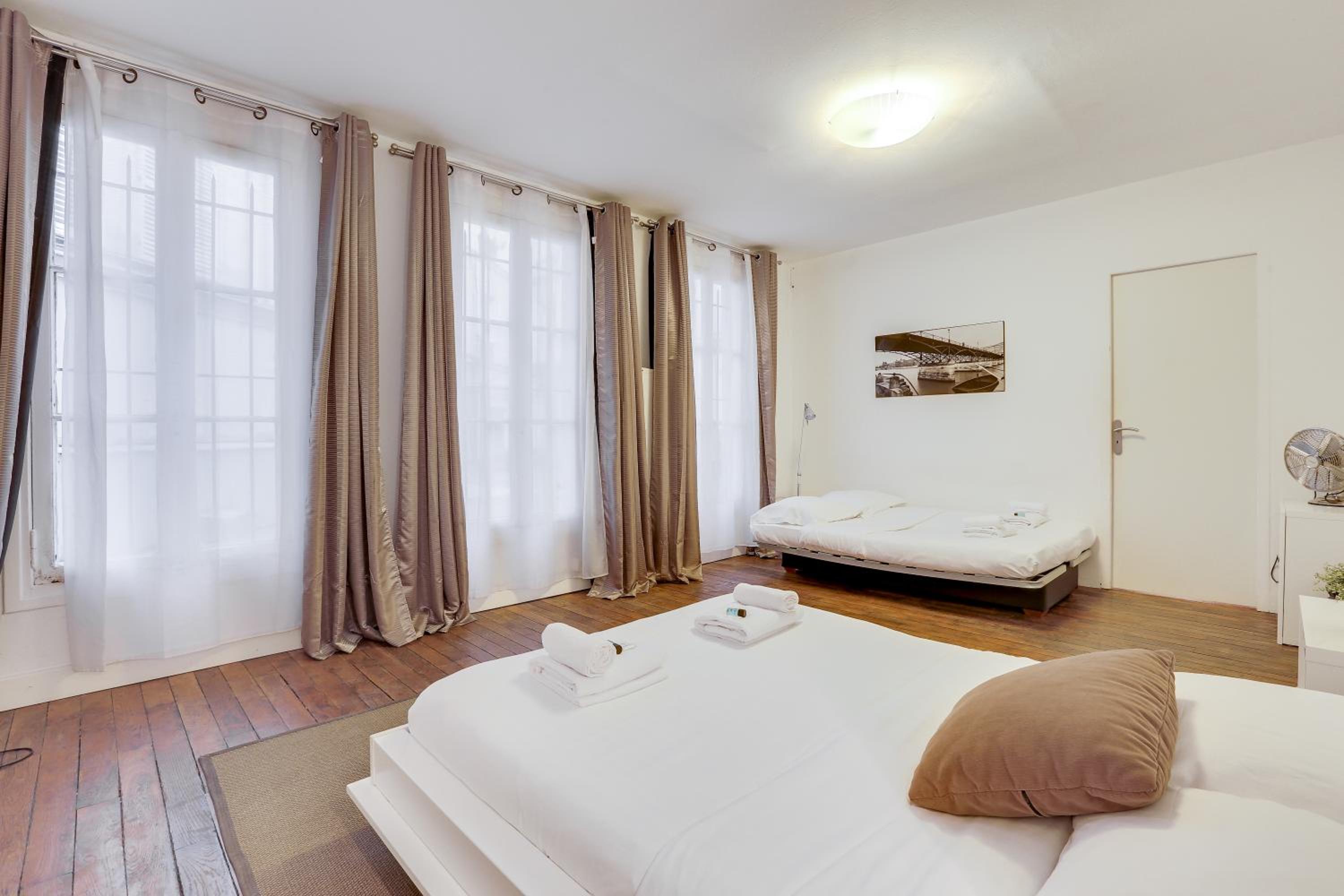 Comfortable flat in the middle of Paris