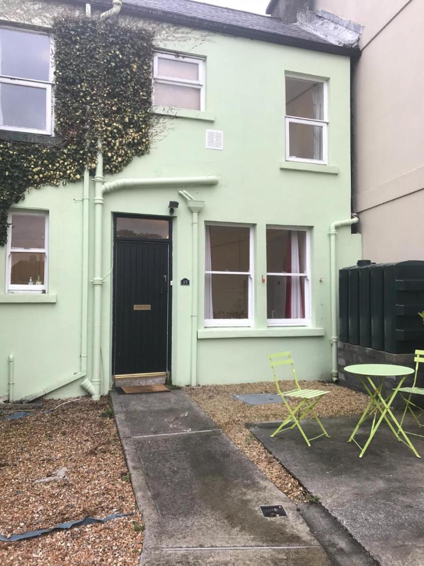 Crescent Close