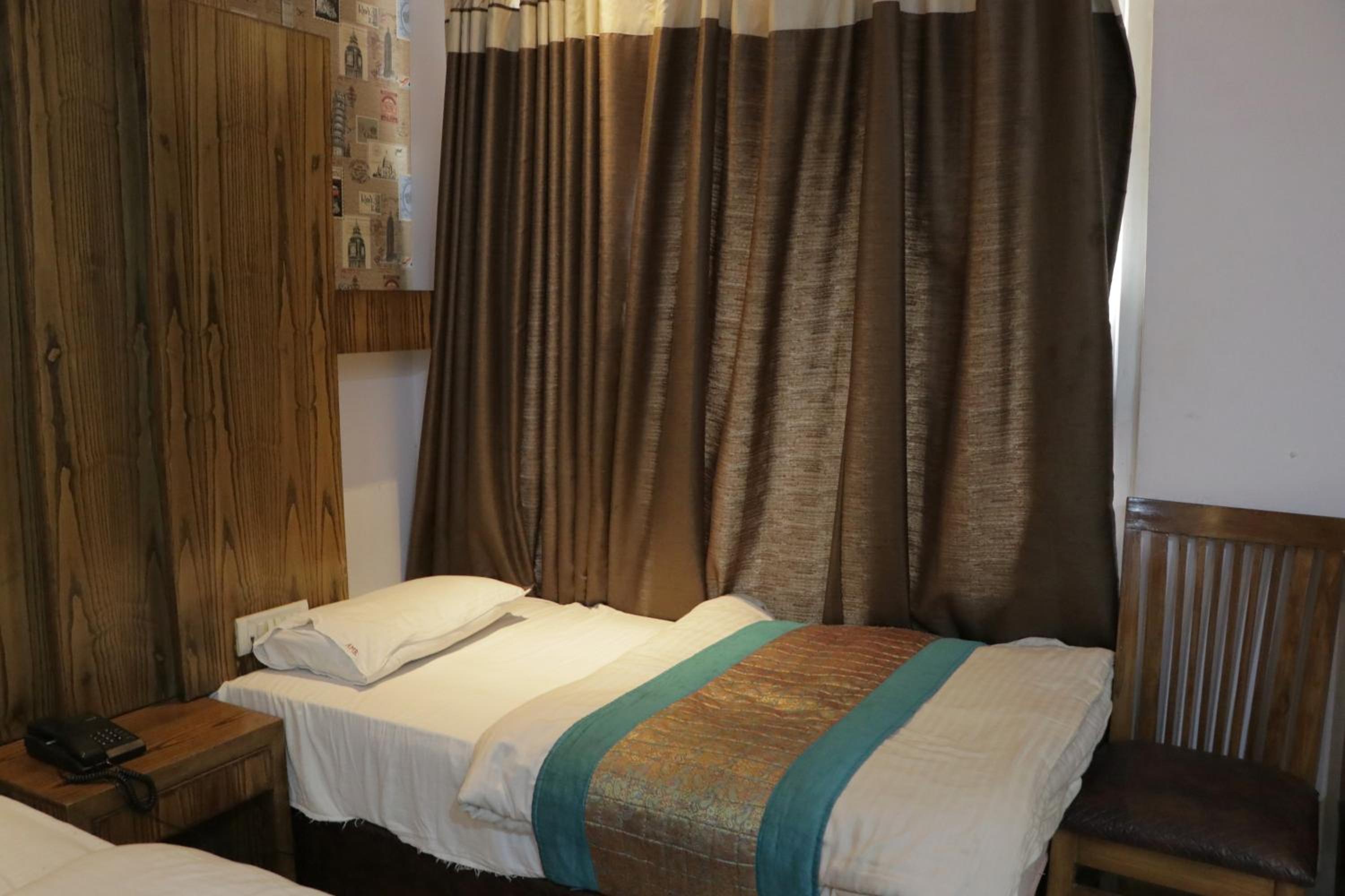 Hotel Ambience Paharganj "Couple Friendly "Near R k Ashram Metro view 3