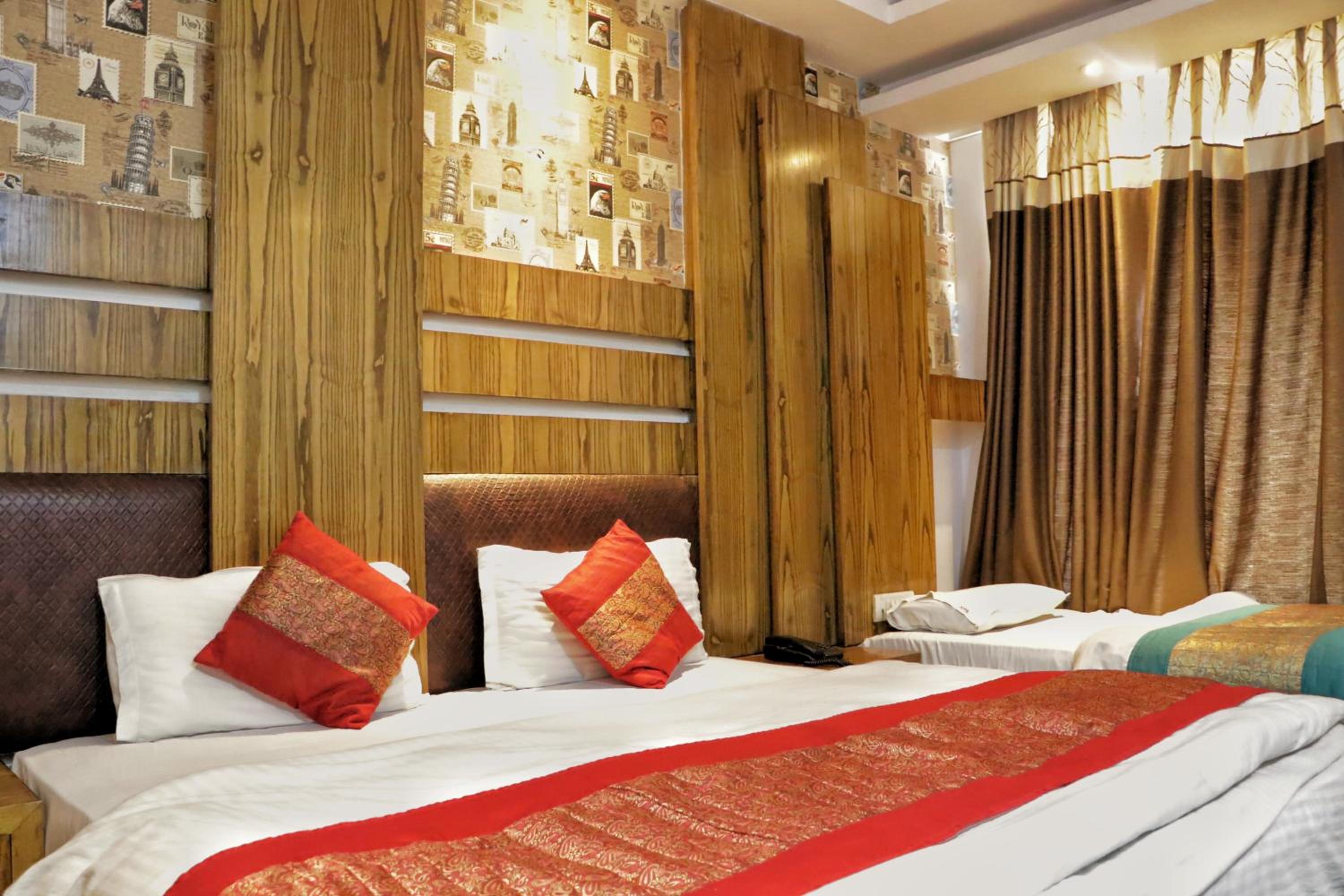 Hotel Ambience Paharganj "Couple Friendly "Near R k Ashram Metro view 4