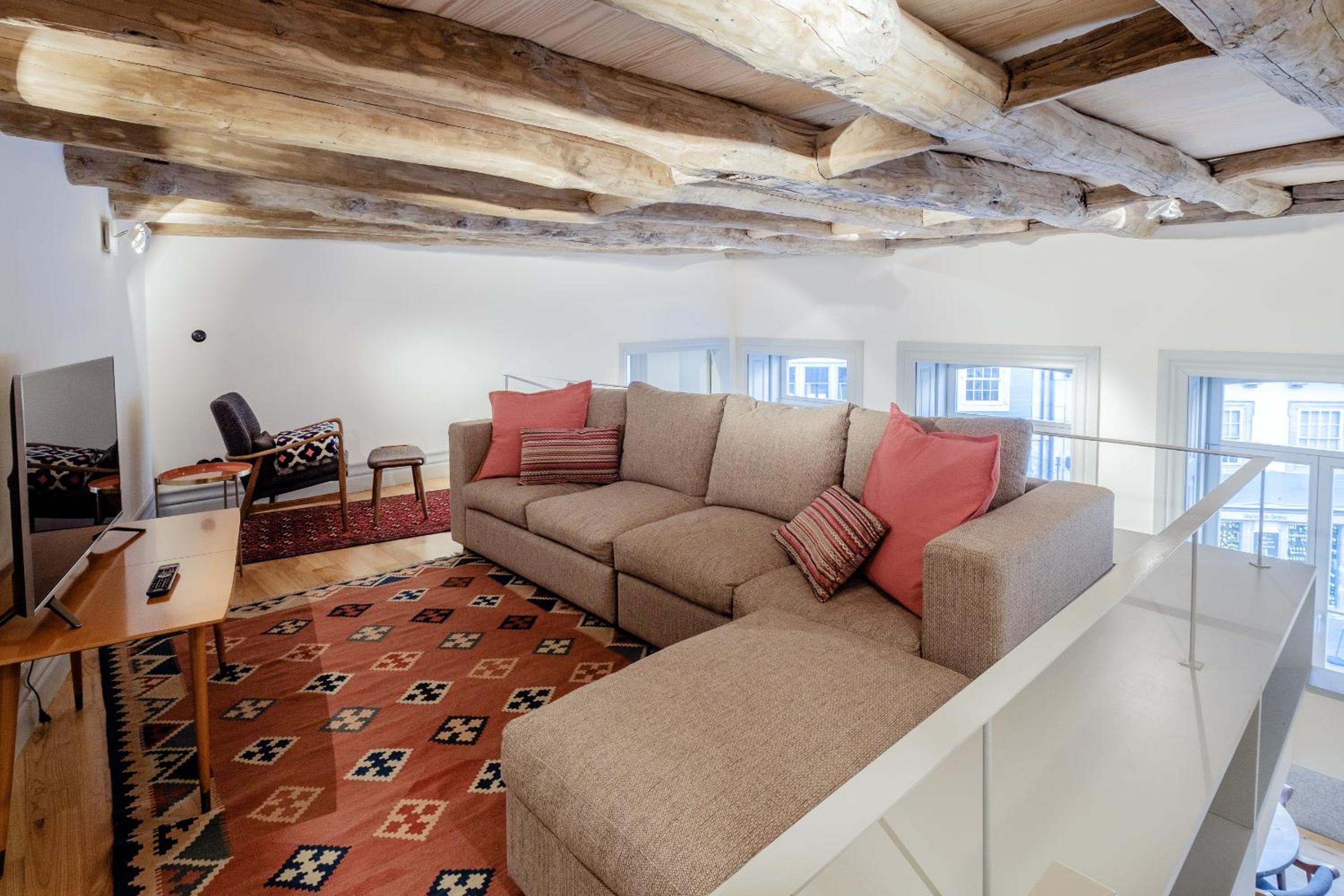 BOUTIQUE Rentals - Toledos One & Only Apt in Historical center of Porto view 4