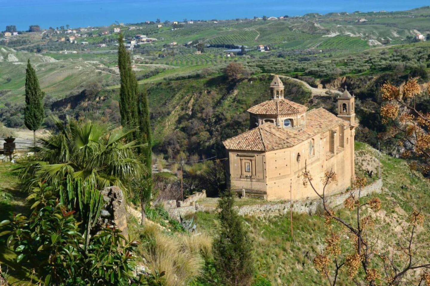 Slow holidays in Calabria tradizioni eno-gastonomia tra borgo e mare