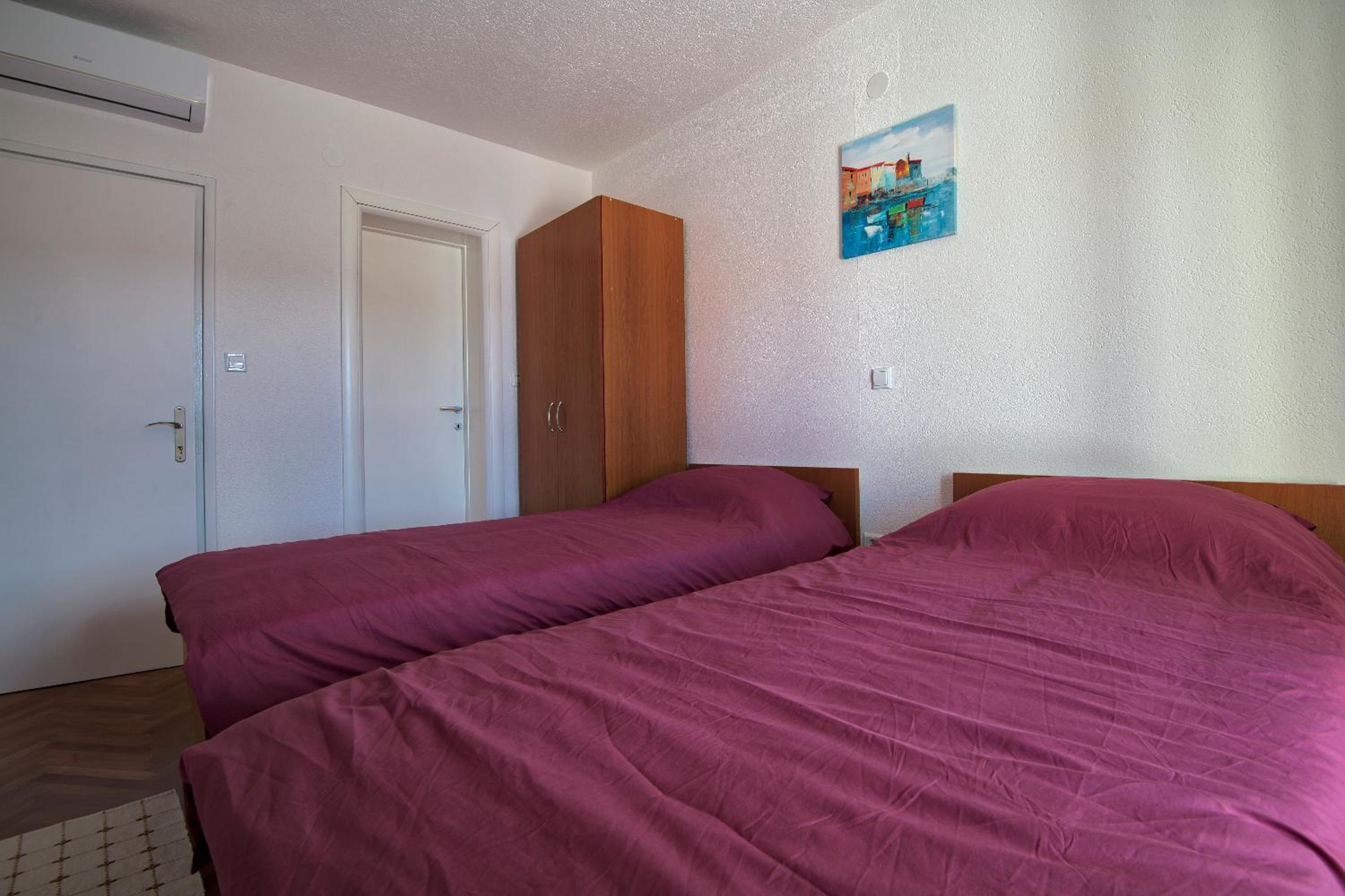 Apartments & rooms Leon