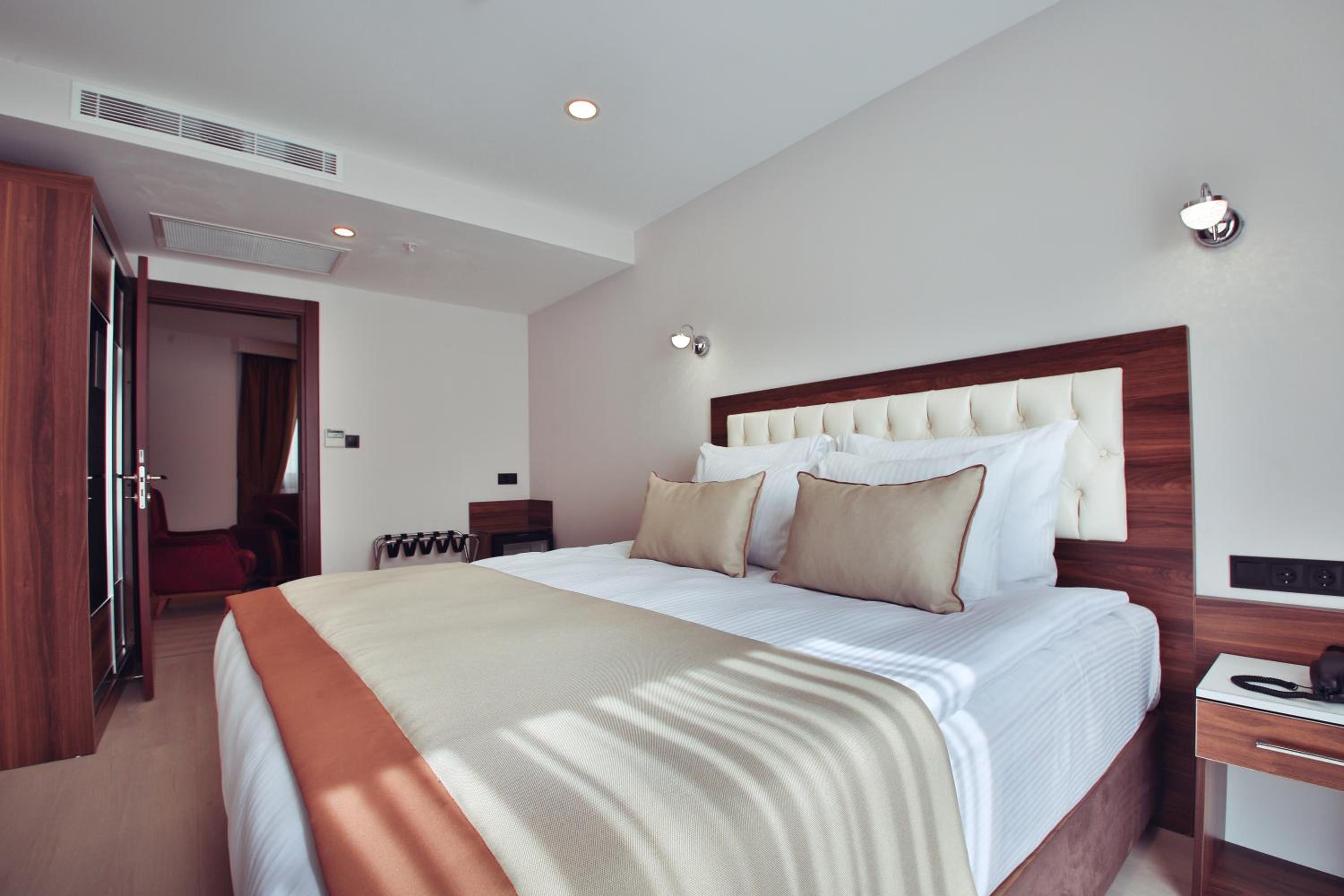 Hotel Paris Prestige - Image 11