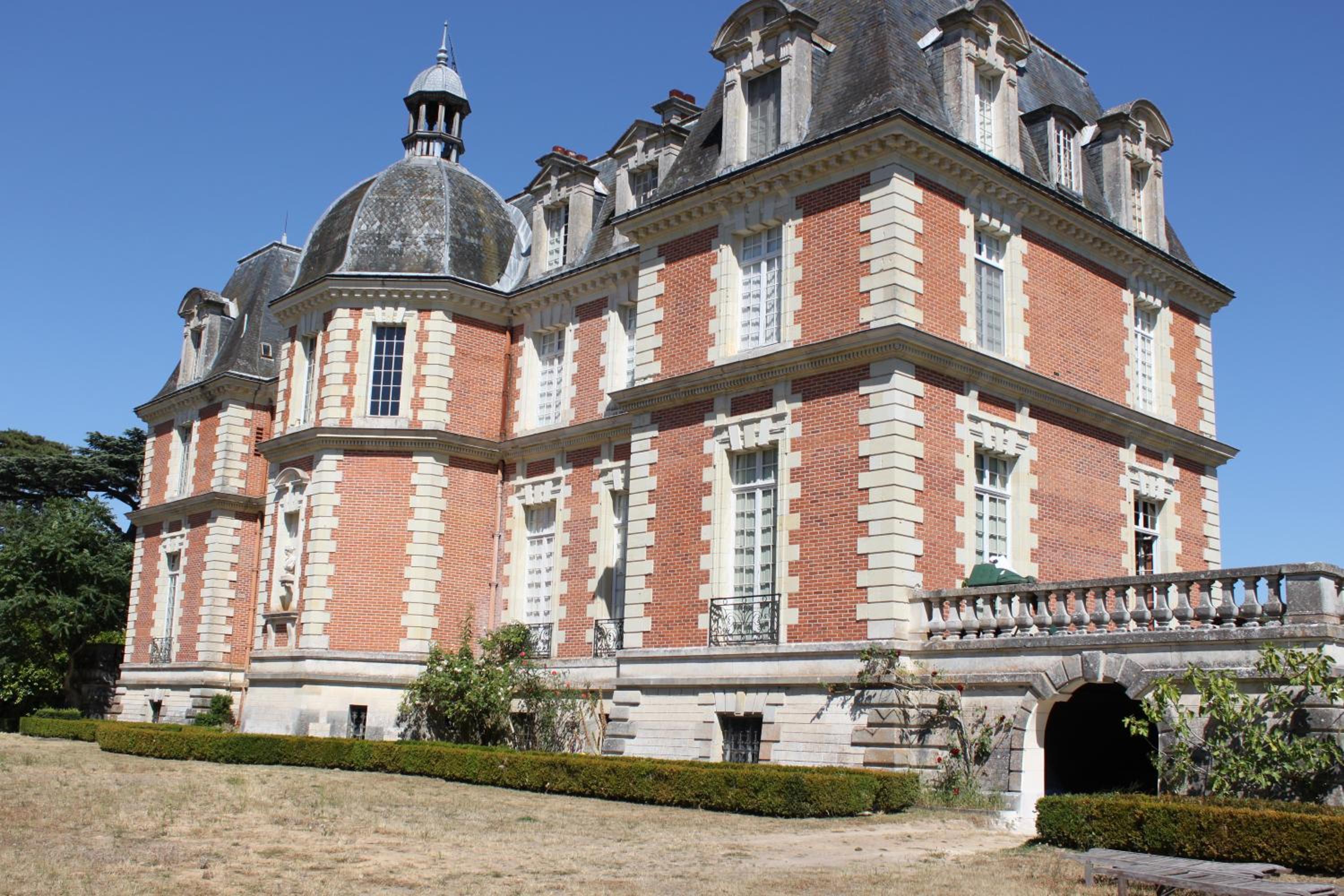 Chateau du Guérinet D'Orchaise view 2
