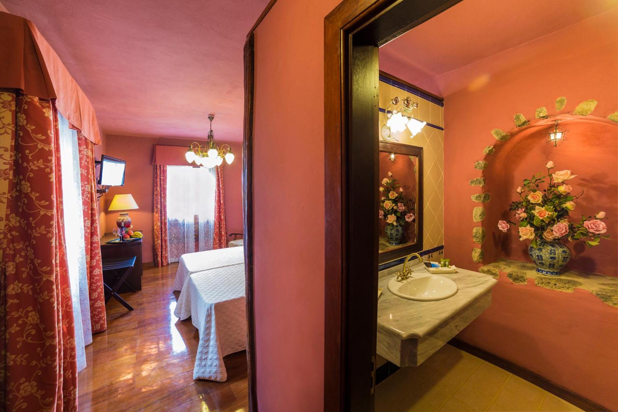 Hotel Emblemático San Marcos en Icod de los Vinos — hotel room