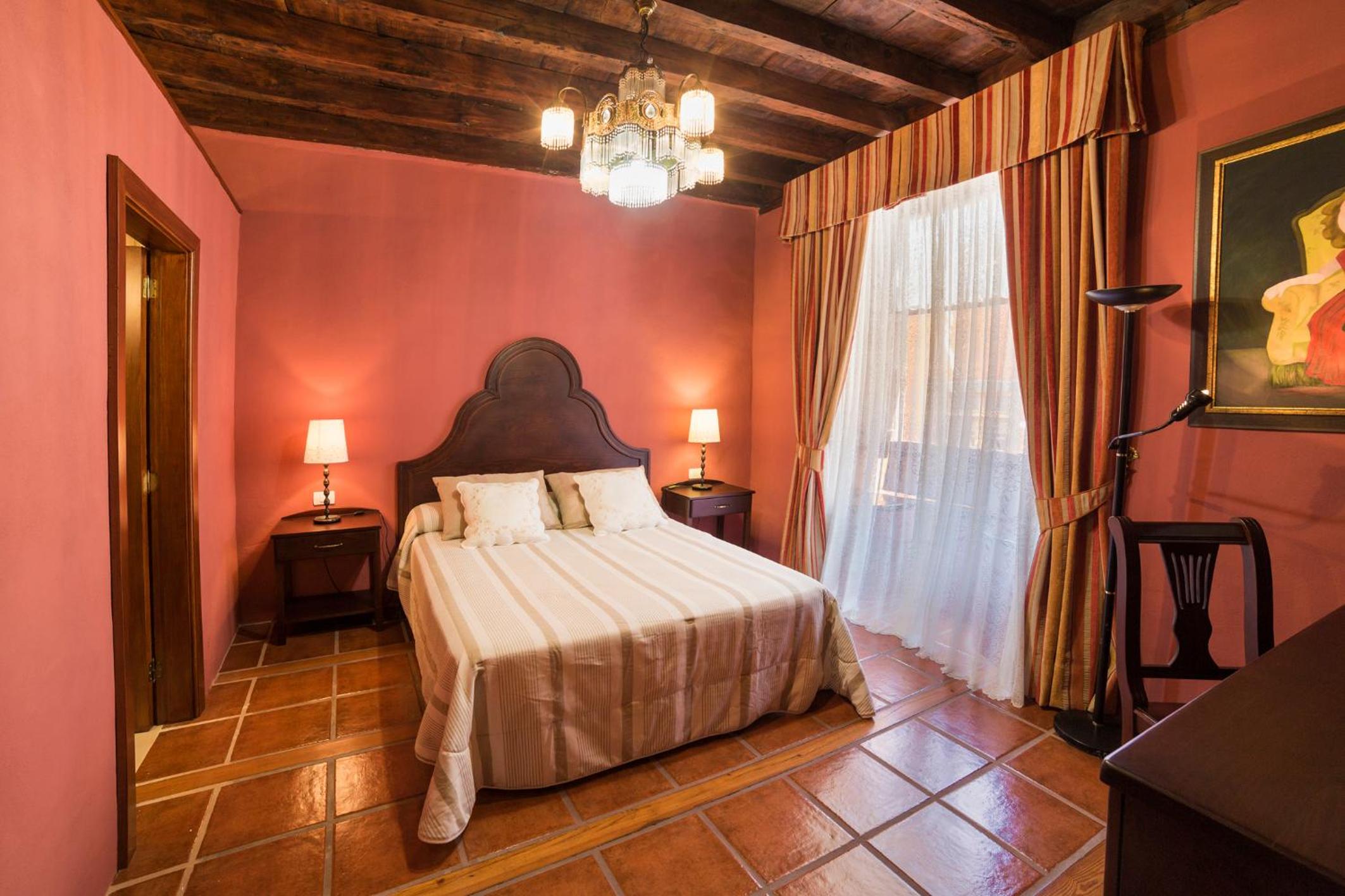 Hotel Emblemático San Marcos en Icod de los Vinos — hotel room