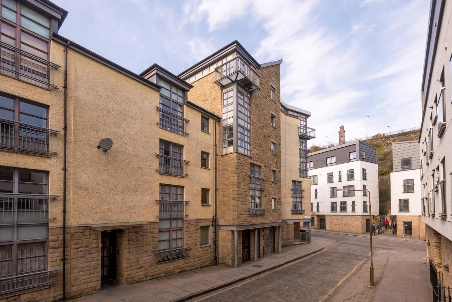 JOIVY Old Town Apartment with Parking Close to Royal Mile view 2