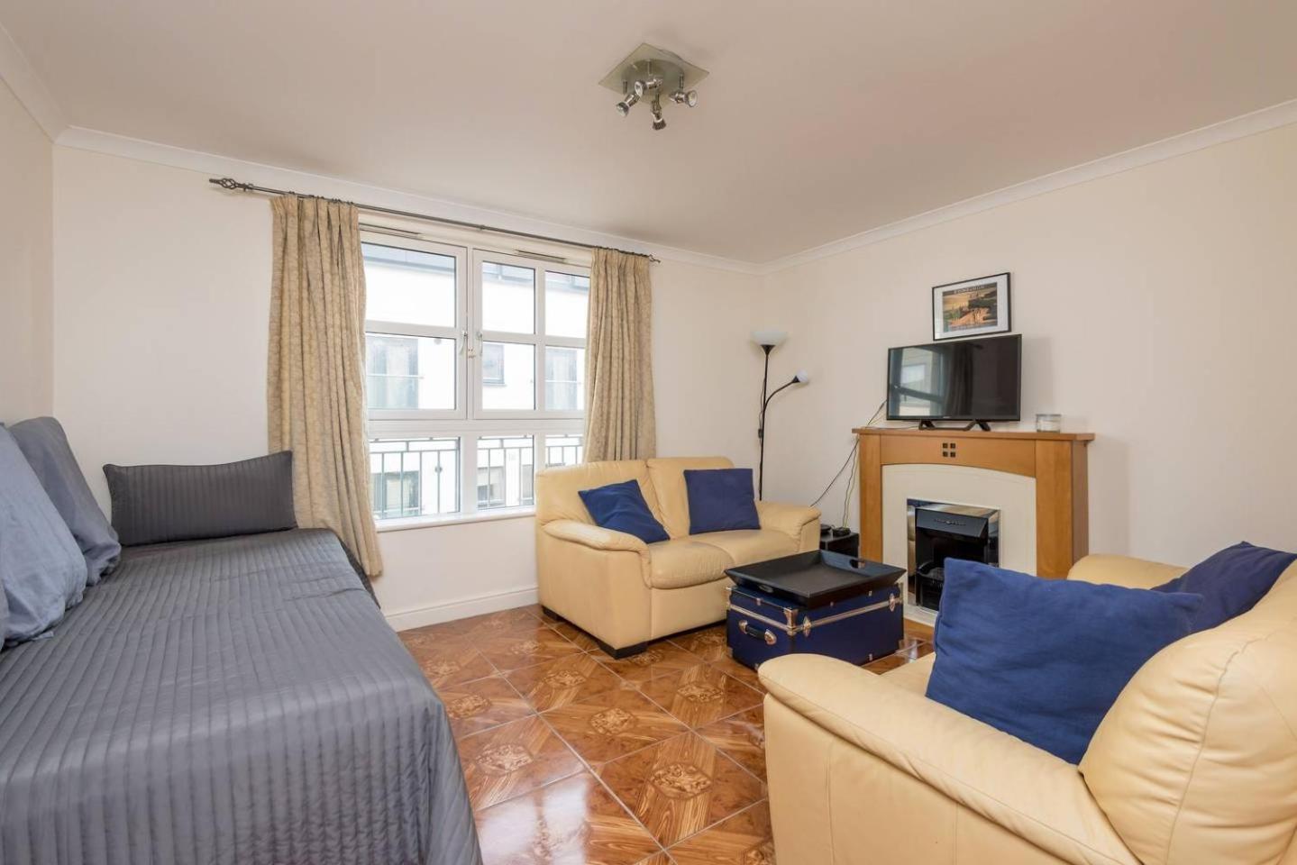 JOIVY Old Town Apartment with Parking Close to Royal Mile view 3
