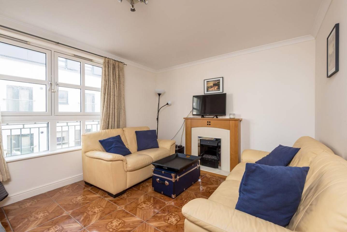 JOIVY Old Town Apartment with Parking Close to Royal Mile view 4