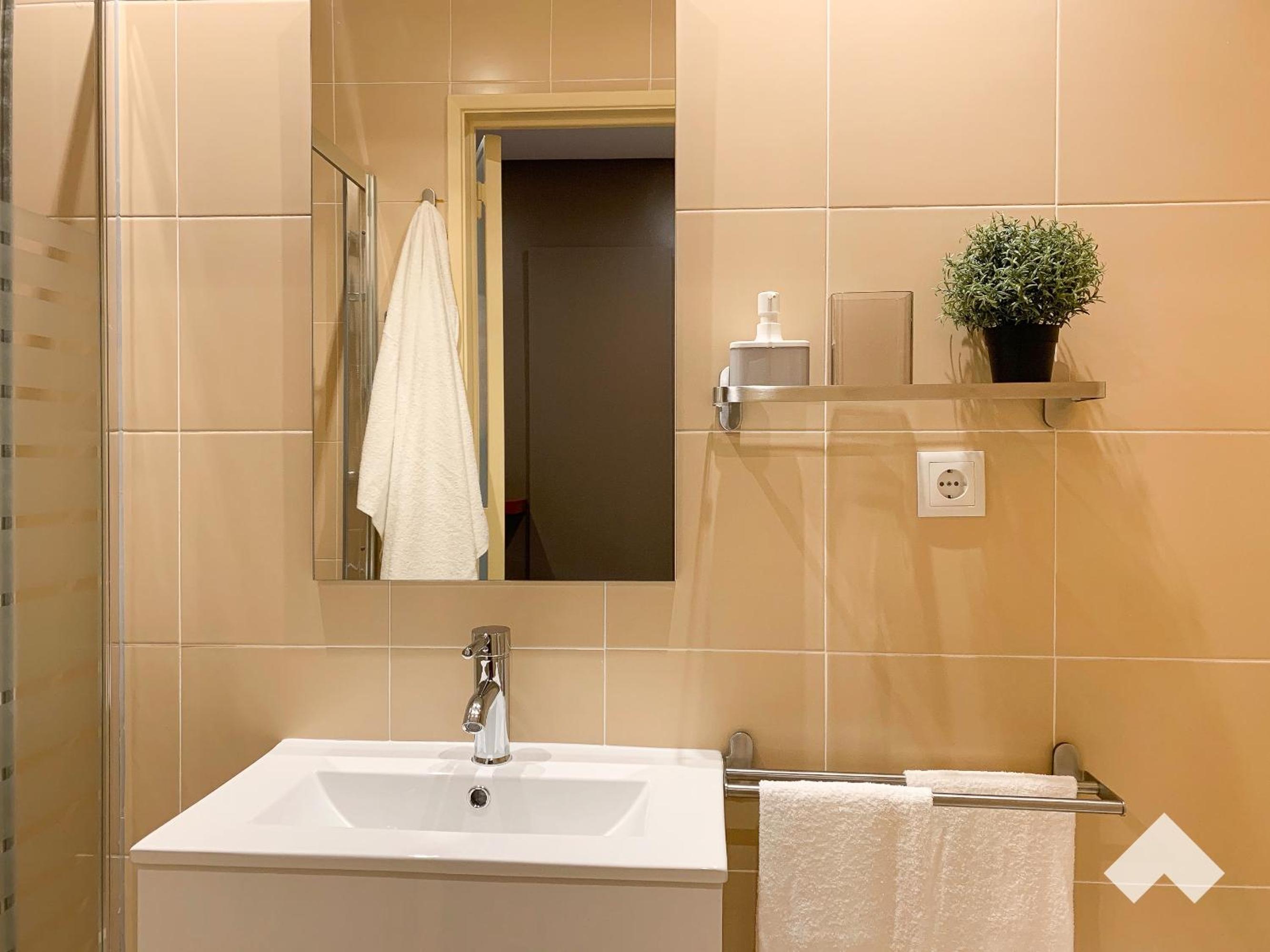 Apartment 92 · Your home in Lisbon view 5