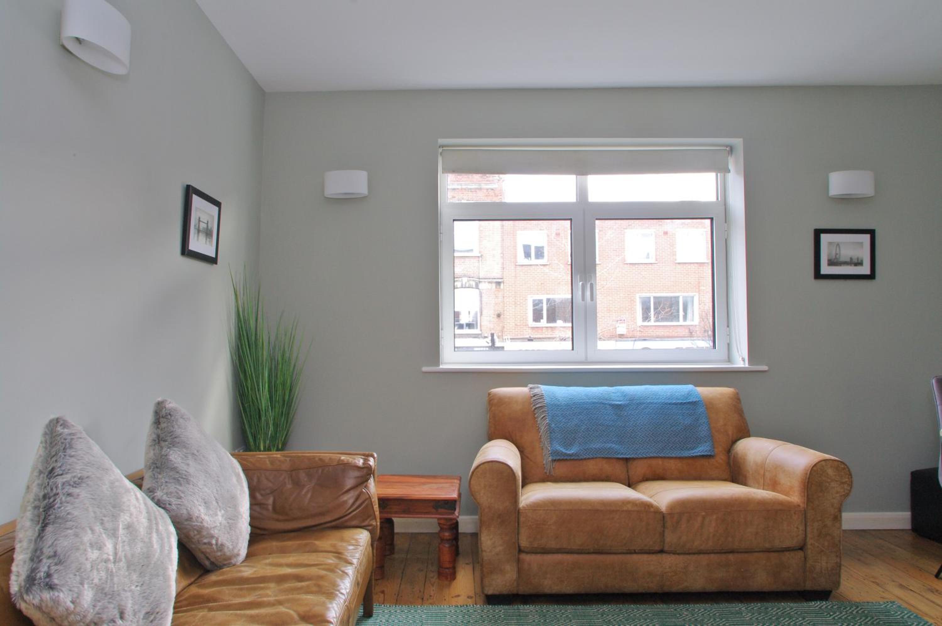 Spacious 275 sqm Apartment with King Beds, 4 min to Waterloo