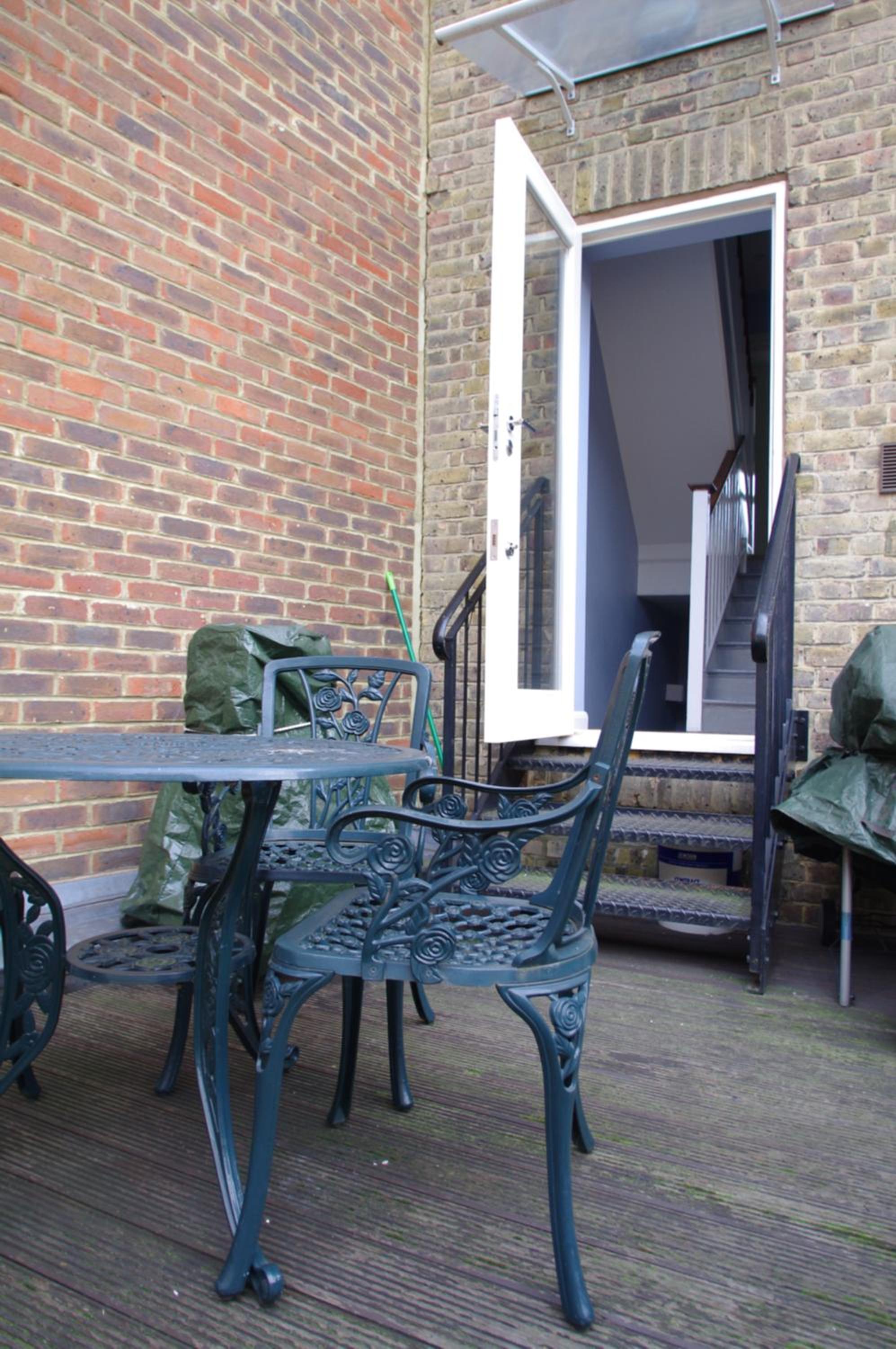 Spacious 275 sqm Apartment with King Beds, 4 min to Waterloo