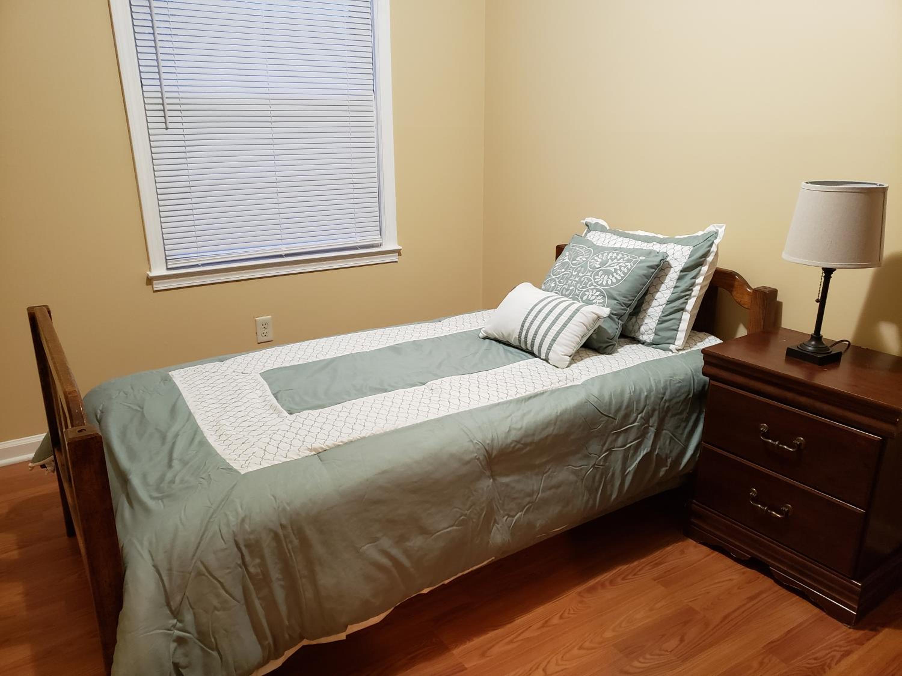Cozy and Spacious-4 Bedrooms Townhouse view 2