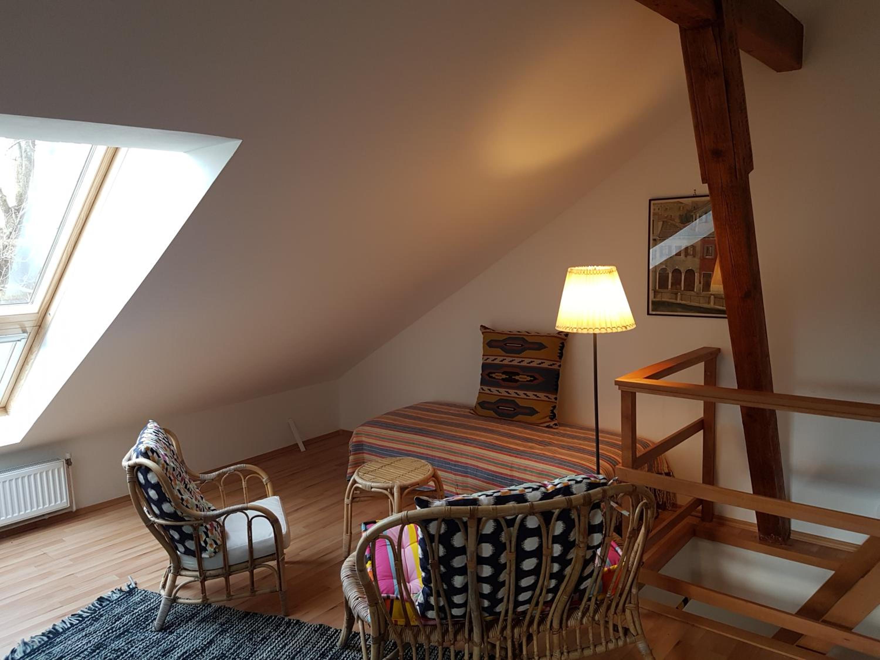 House With Courtyard & Parking Close To Stadtpark