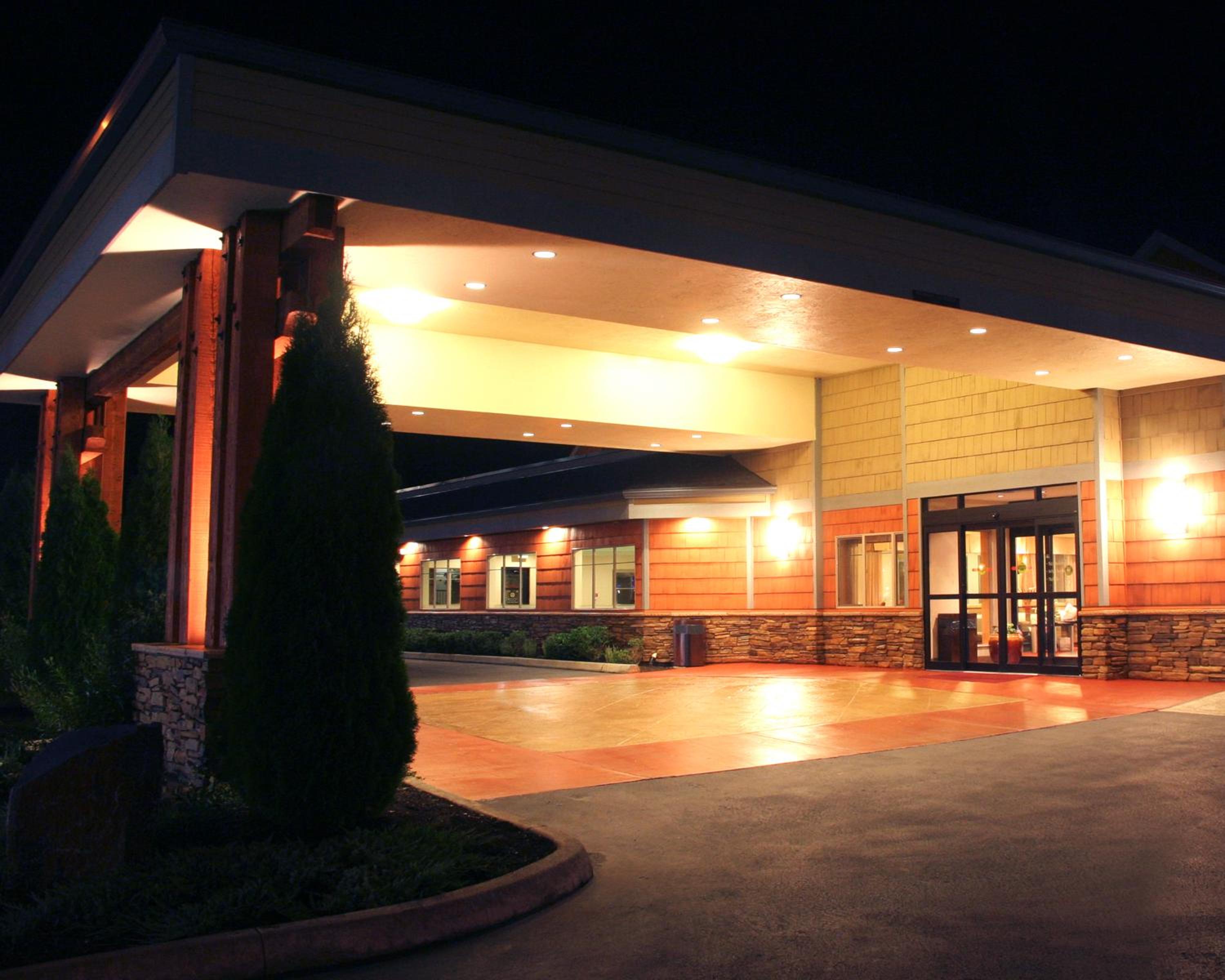 Best Western Snowcap Lodge - Property Image 3