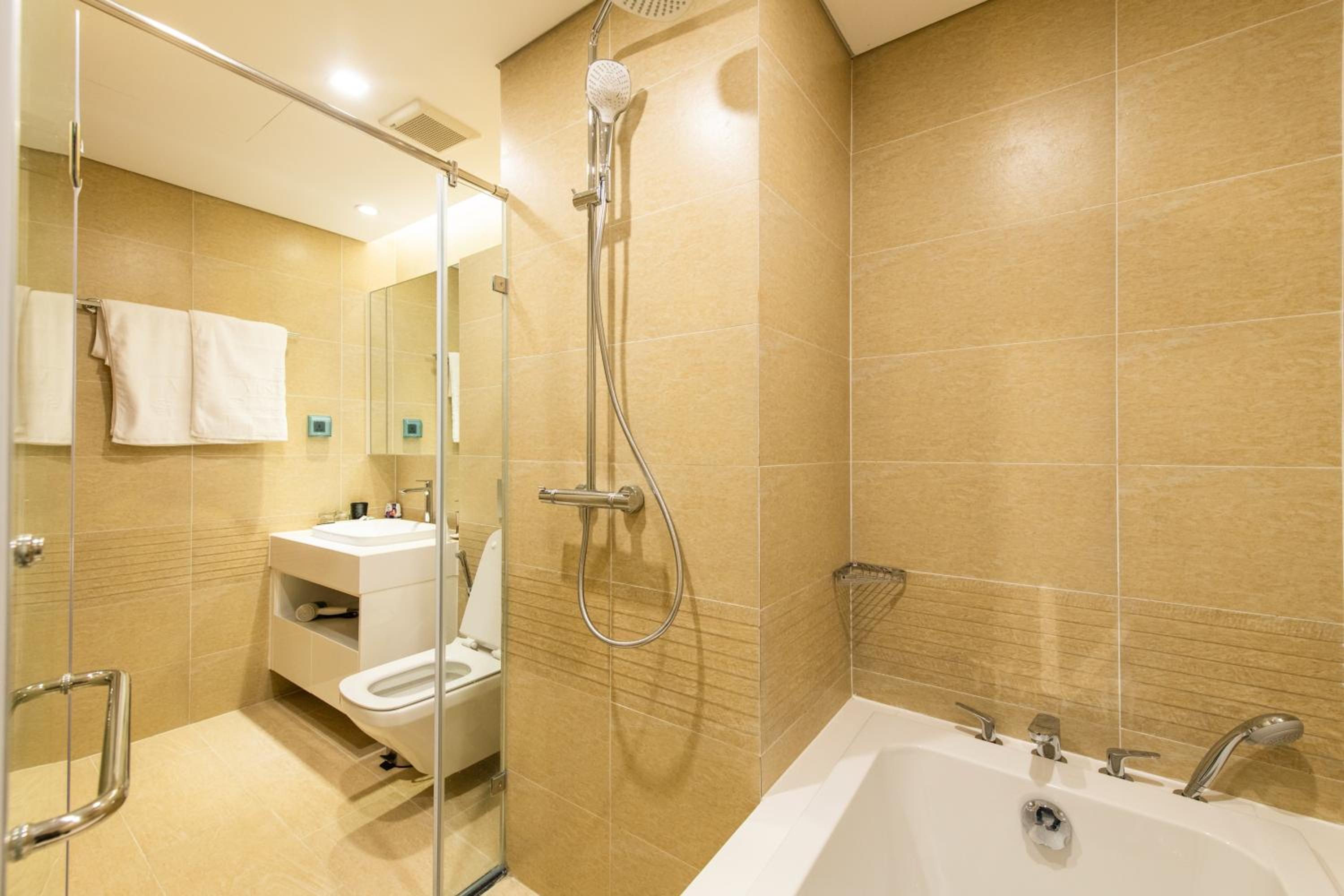 Hi-Home Suites - Vinhomes Metropolis