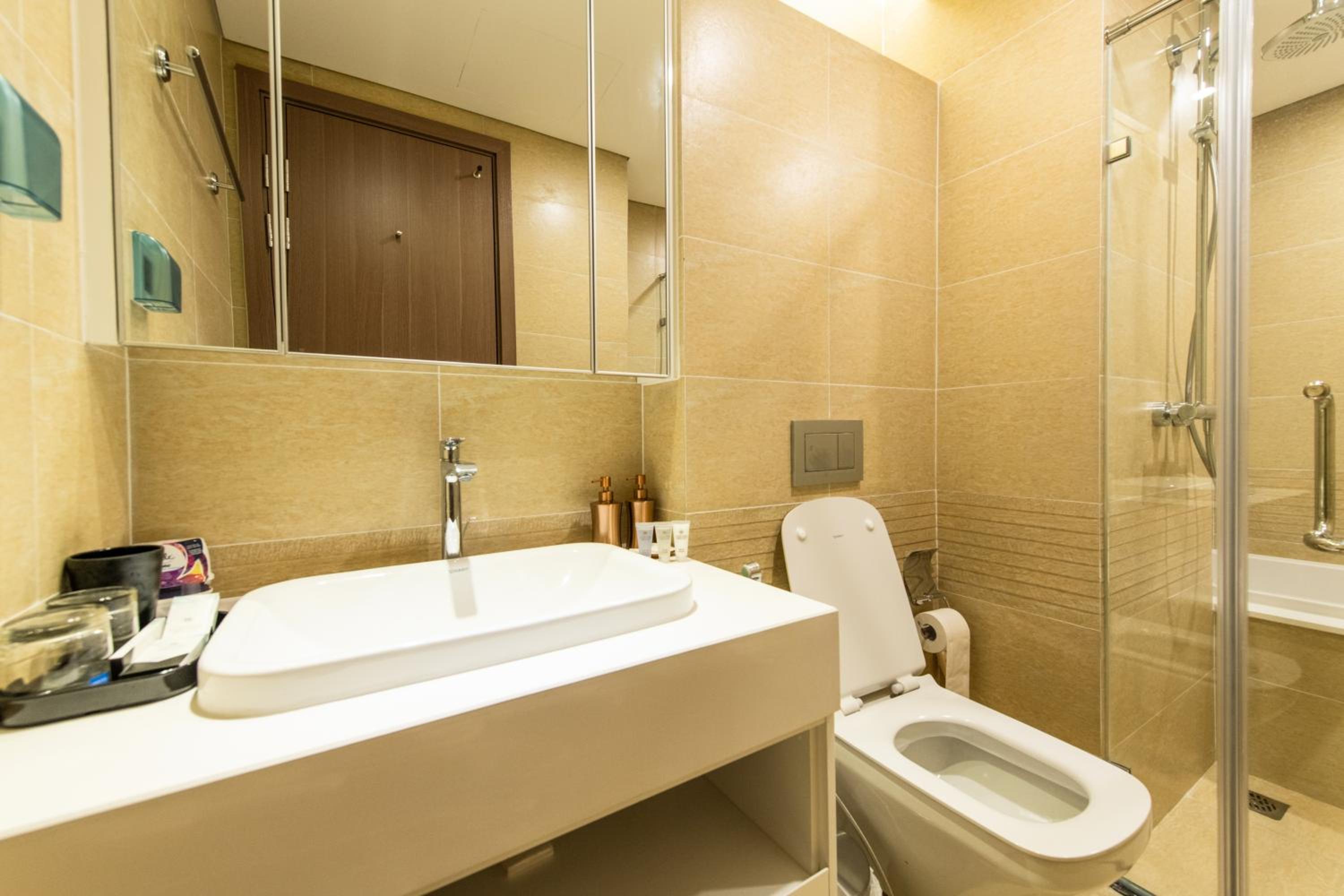 Hi-Home Suites - Vinhomes Metropolis
