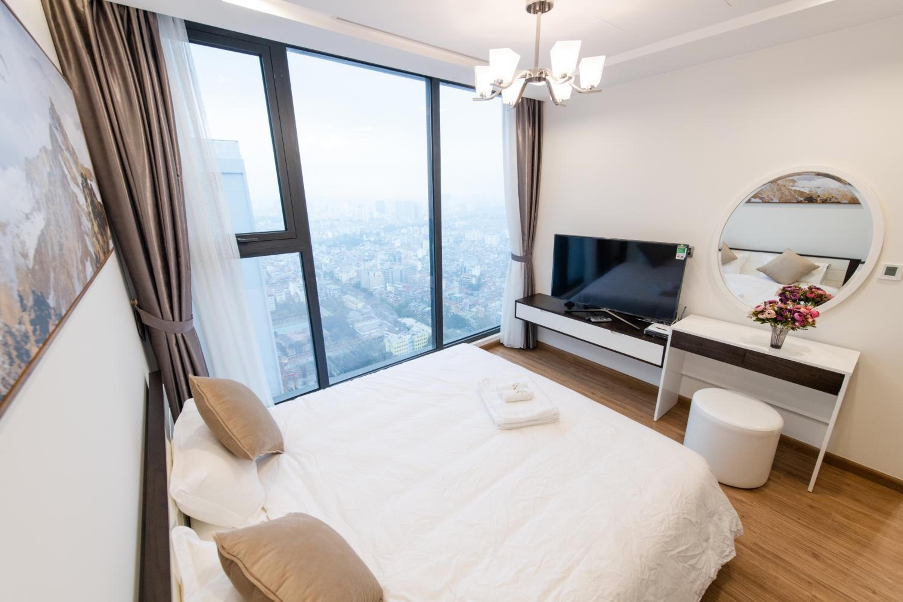 Hi-Home Suites - Vinhomes Metropolis