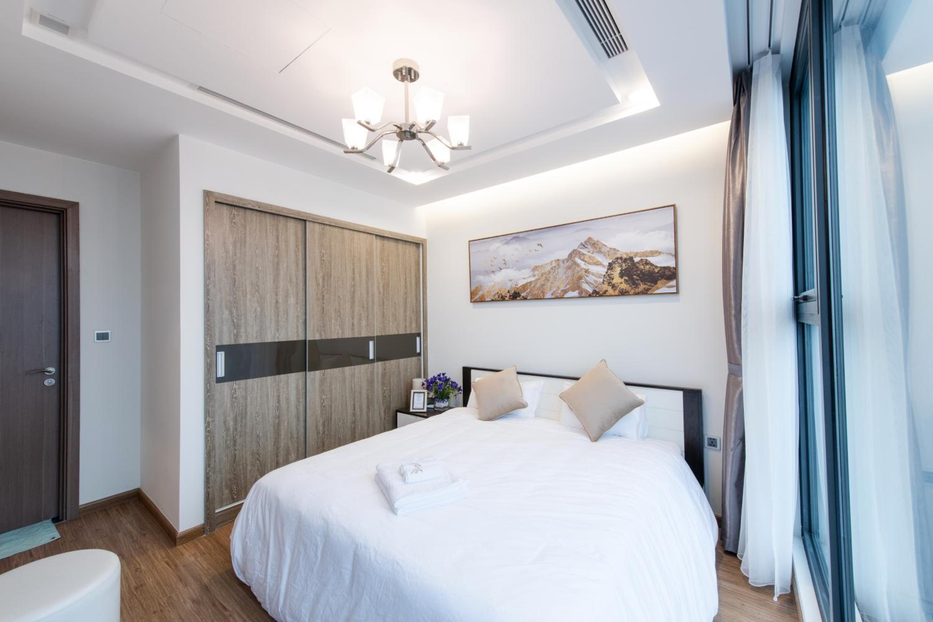 Hi-Home Suites - Vinhomes Metropolis