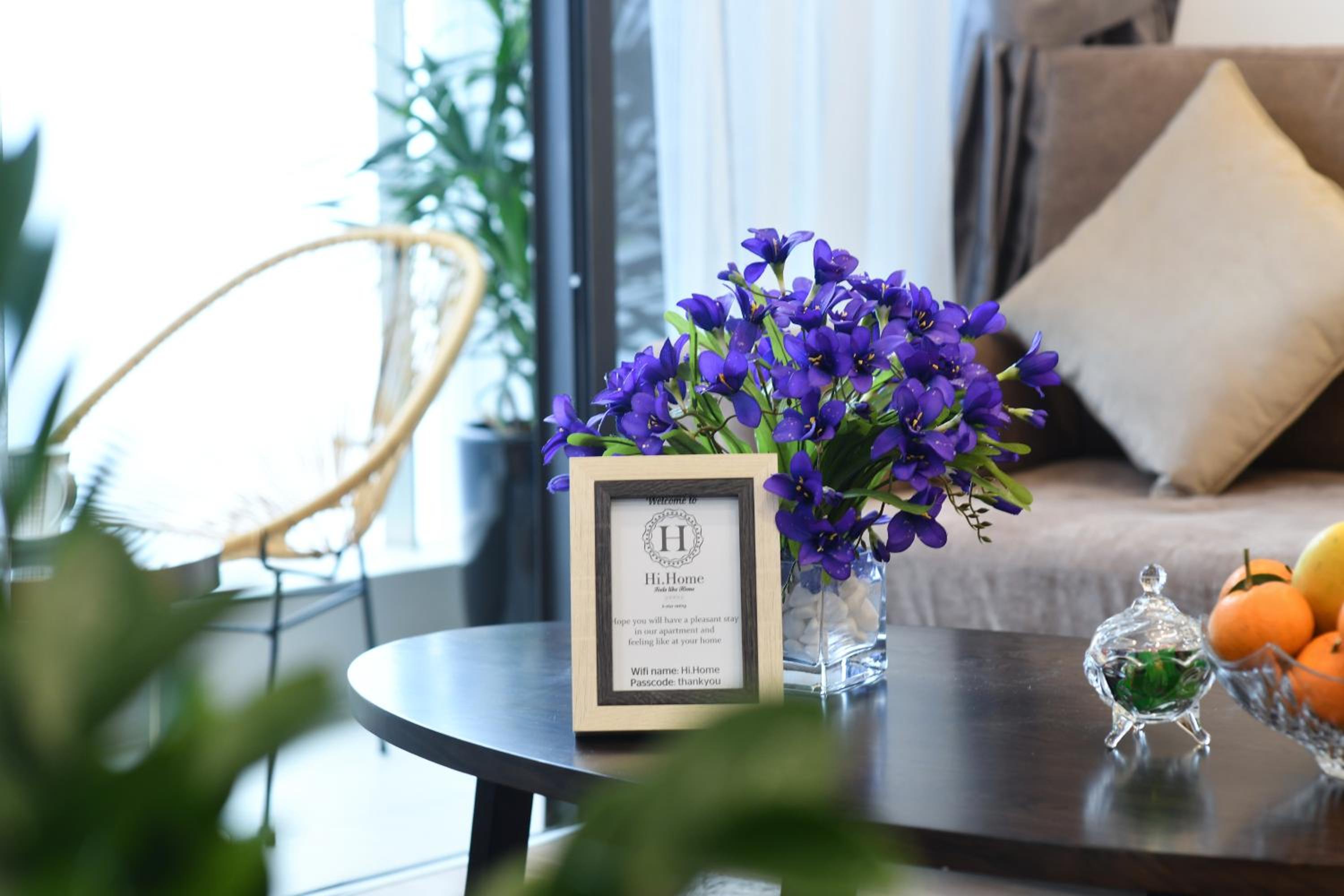Hi-Home Suites - Vinhomes Metropolis