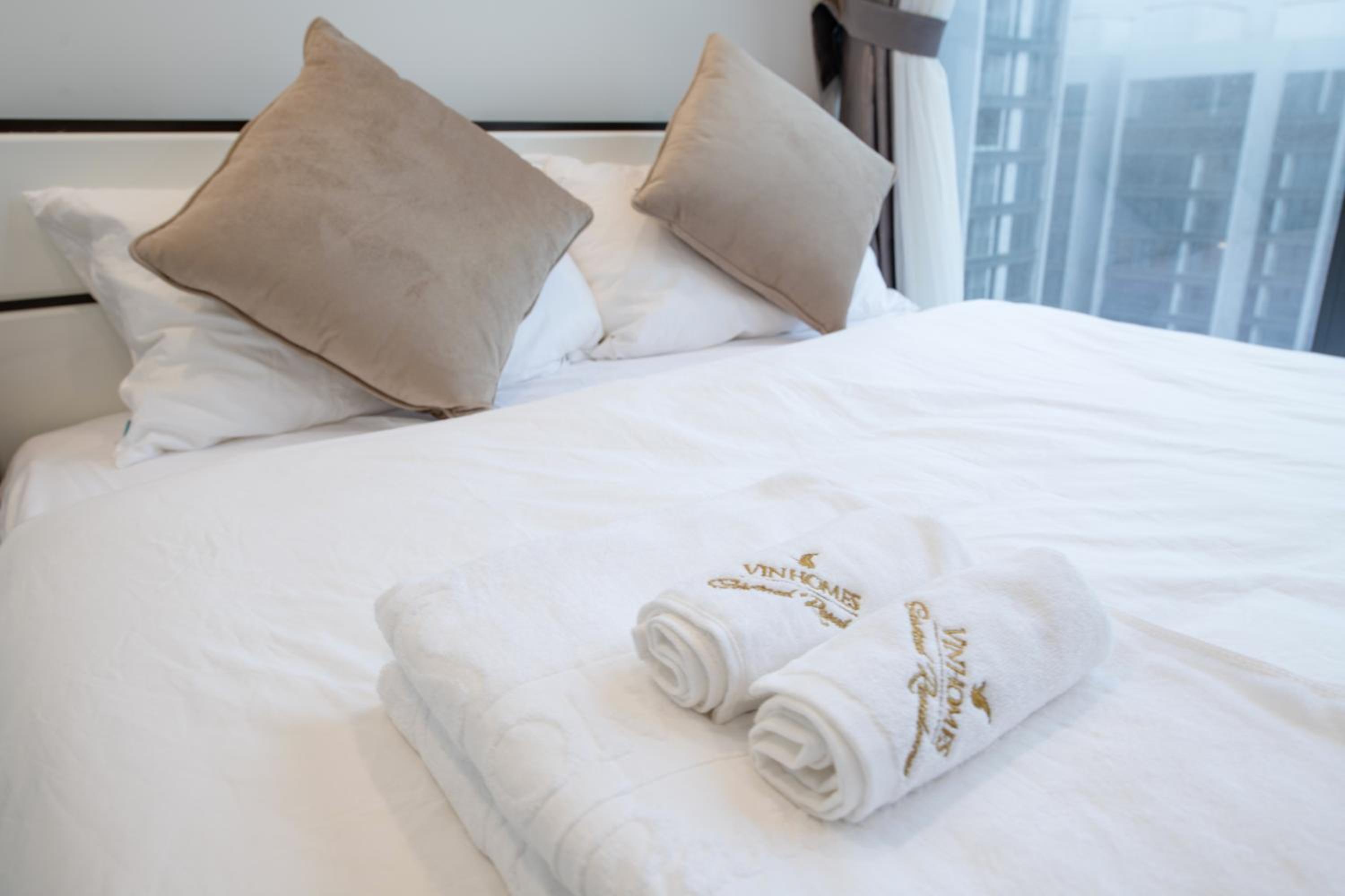 Hi-Home Suites - Vinhomes Metropolis