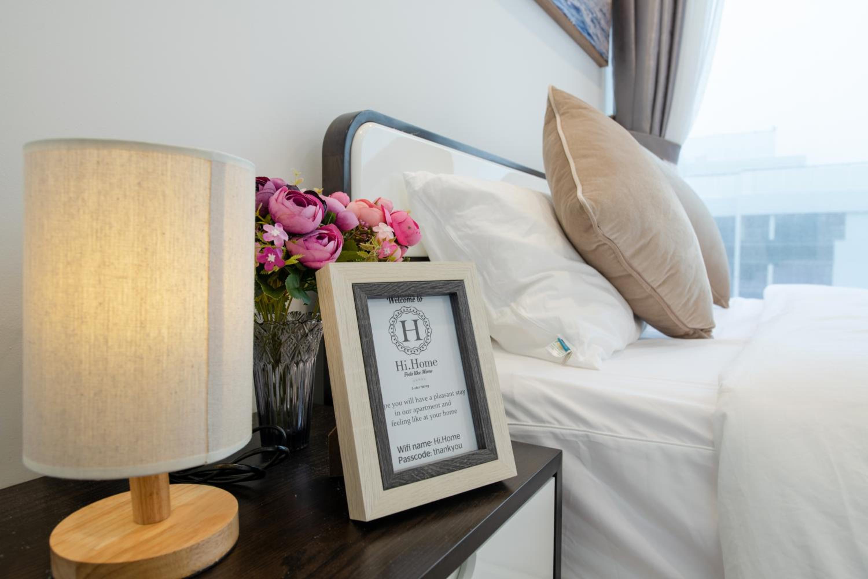 Hi-Home Suites - Vinhomes Metropolis
