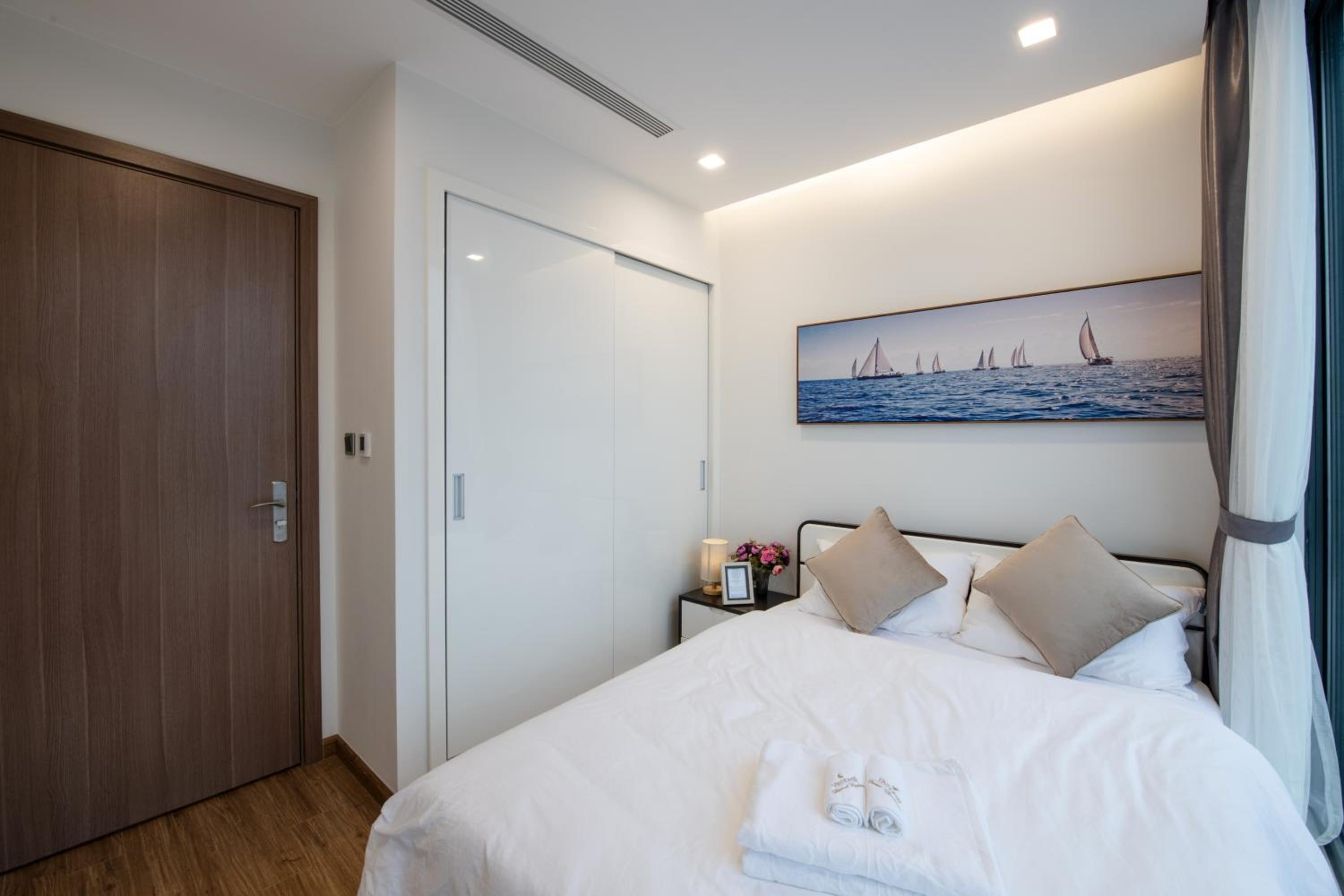 Hi-Home Suites - Vinhomes Metropolis
