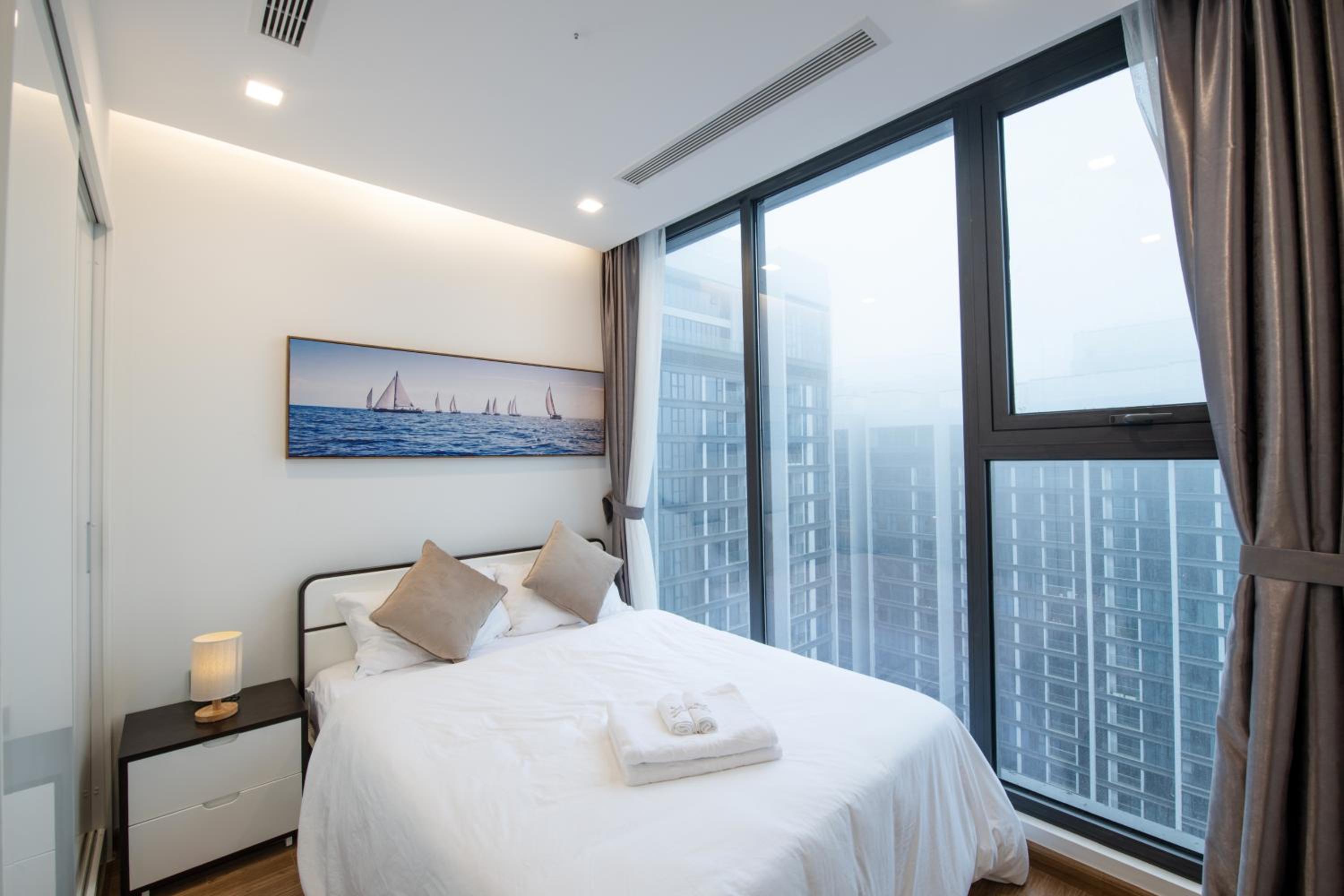 Hi-Home Suites - Vinhomes Metropolis