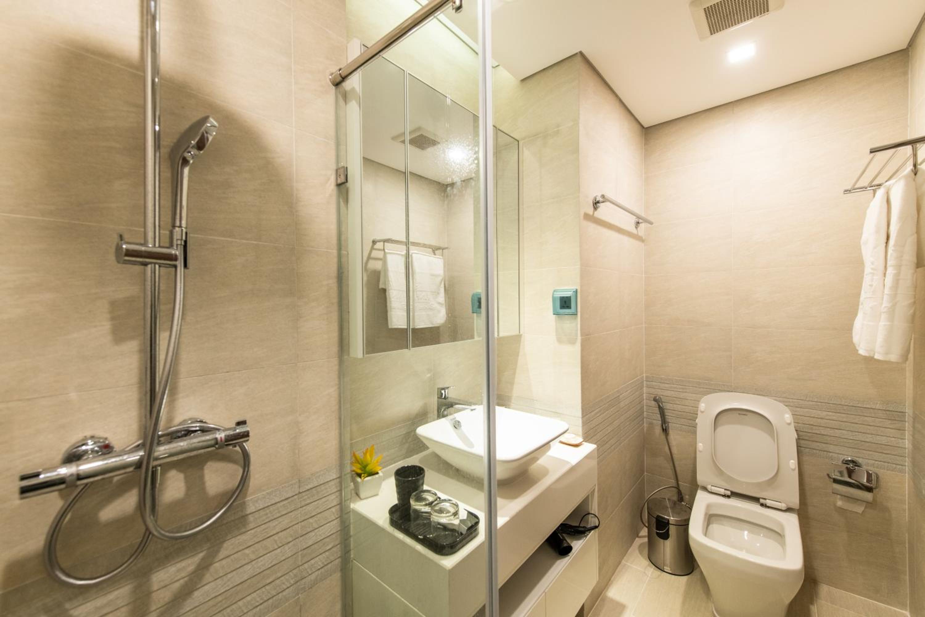 Hi-Home Suites - Vinhomes Metropolis