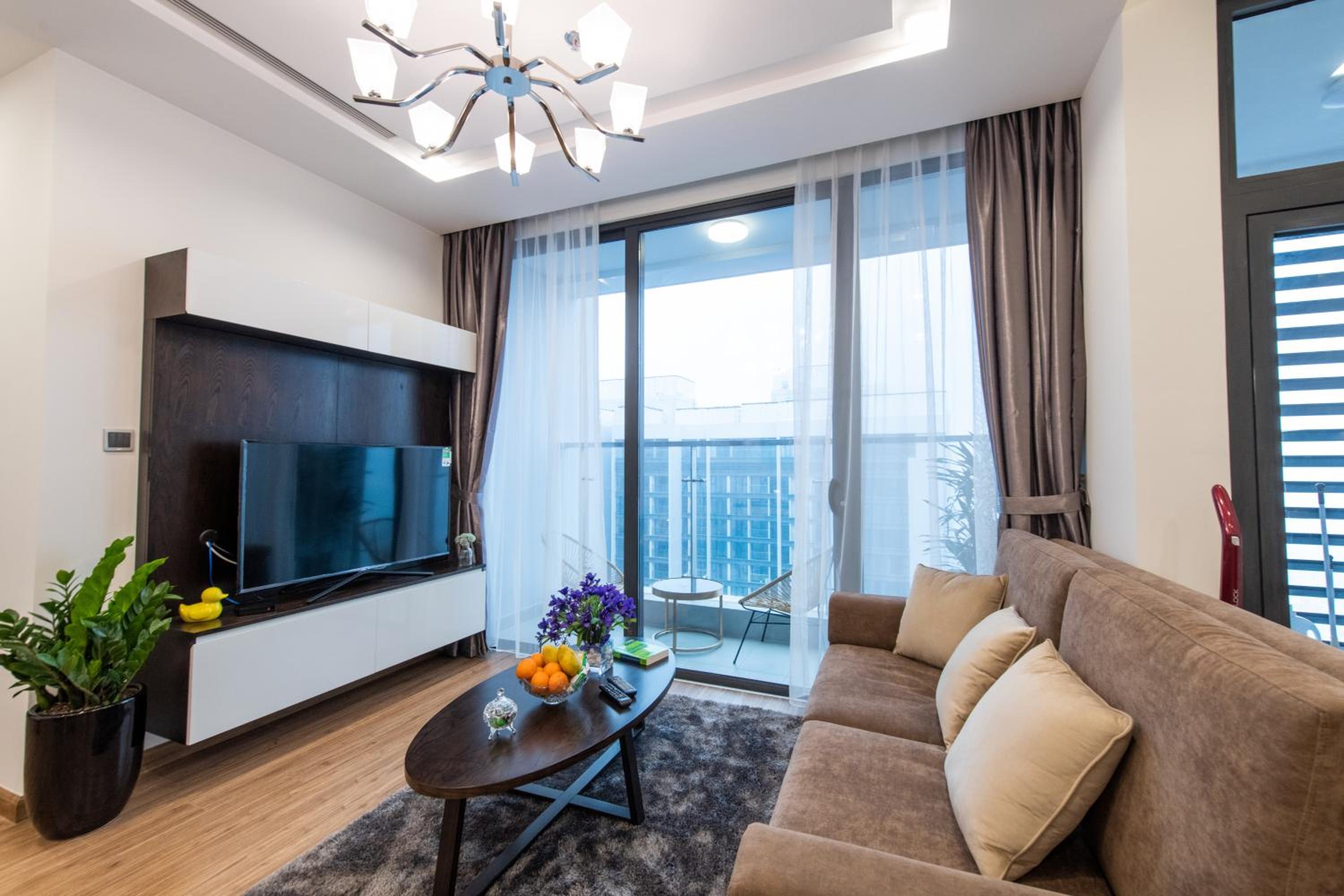 Hi-Home Suites - Vinhomes Metropolis