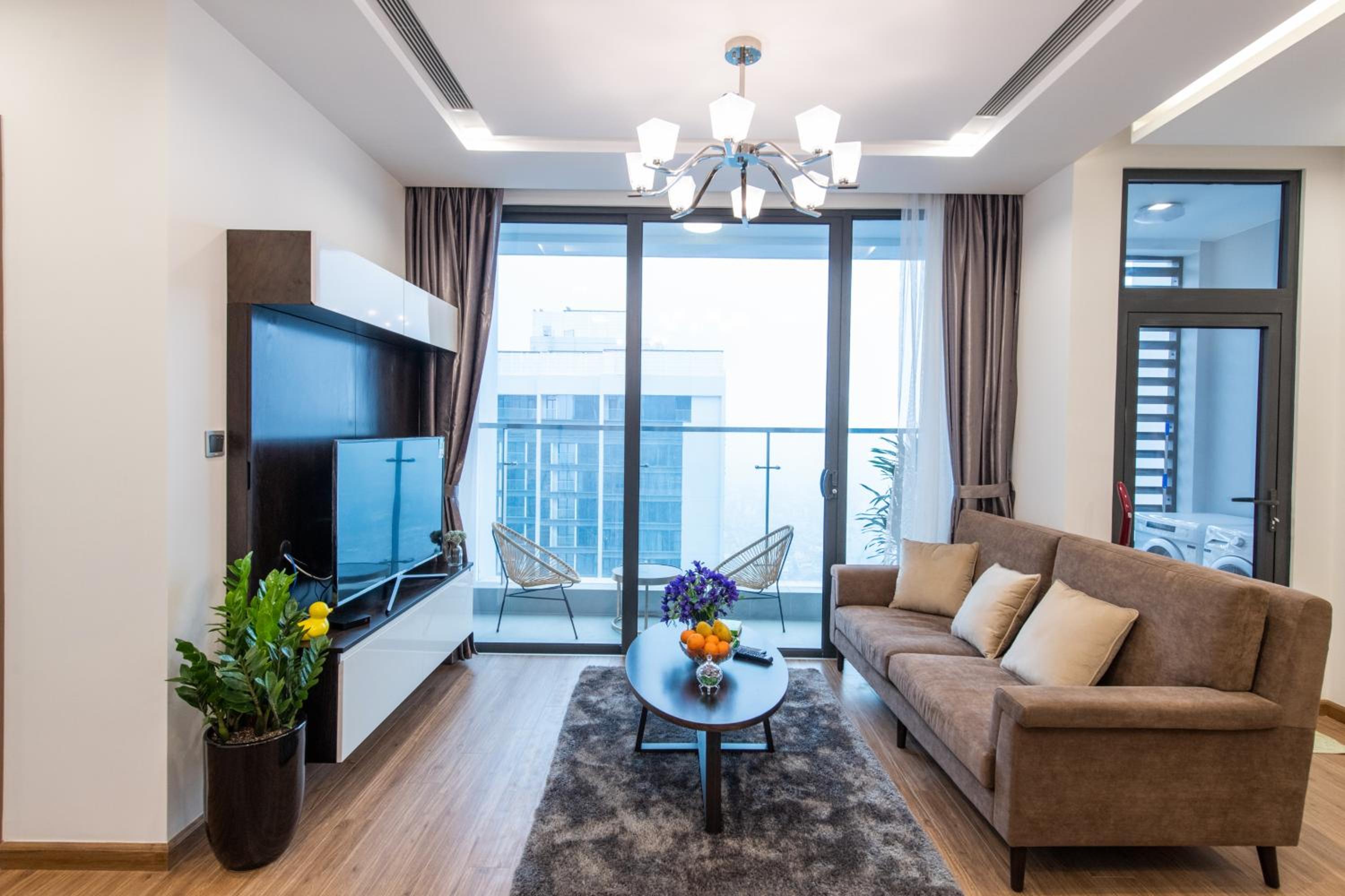 Hi-Home Suites - Vinhomes Metropolis