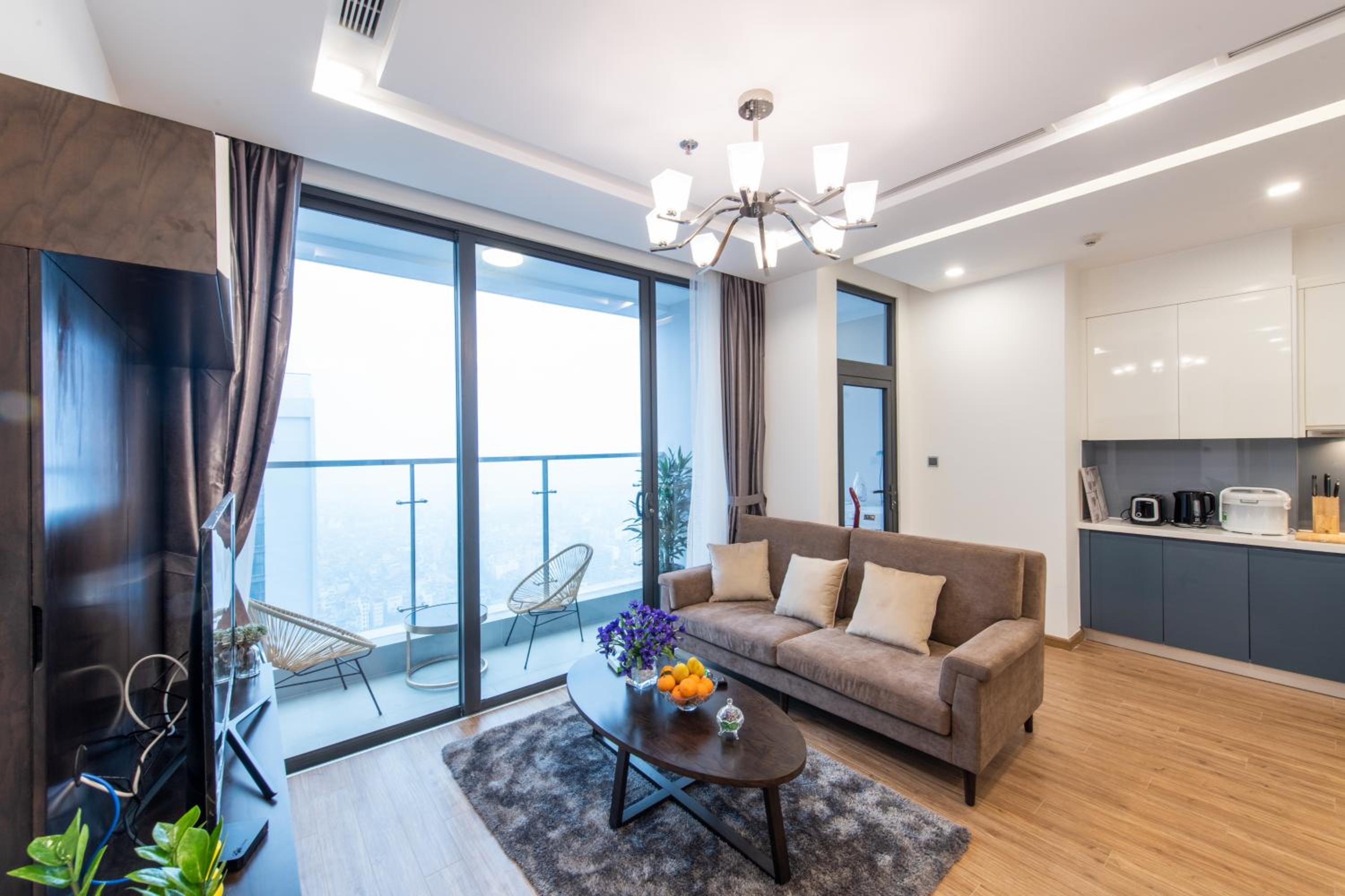 Hi-Home Suites - Vinhomes Metropolis