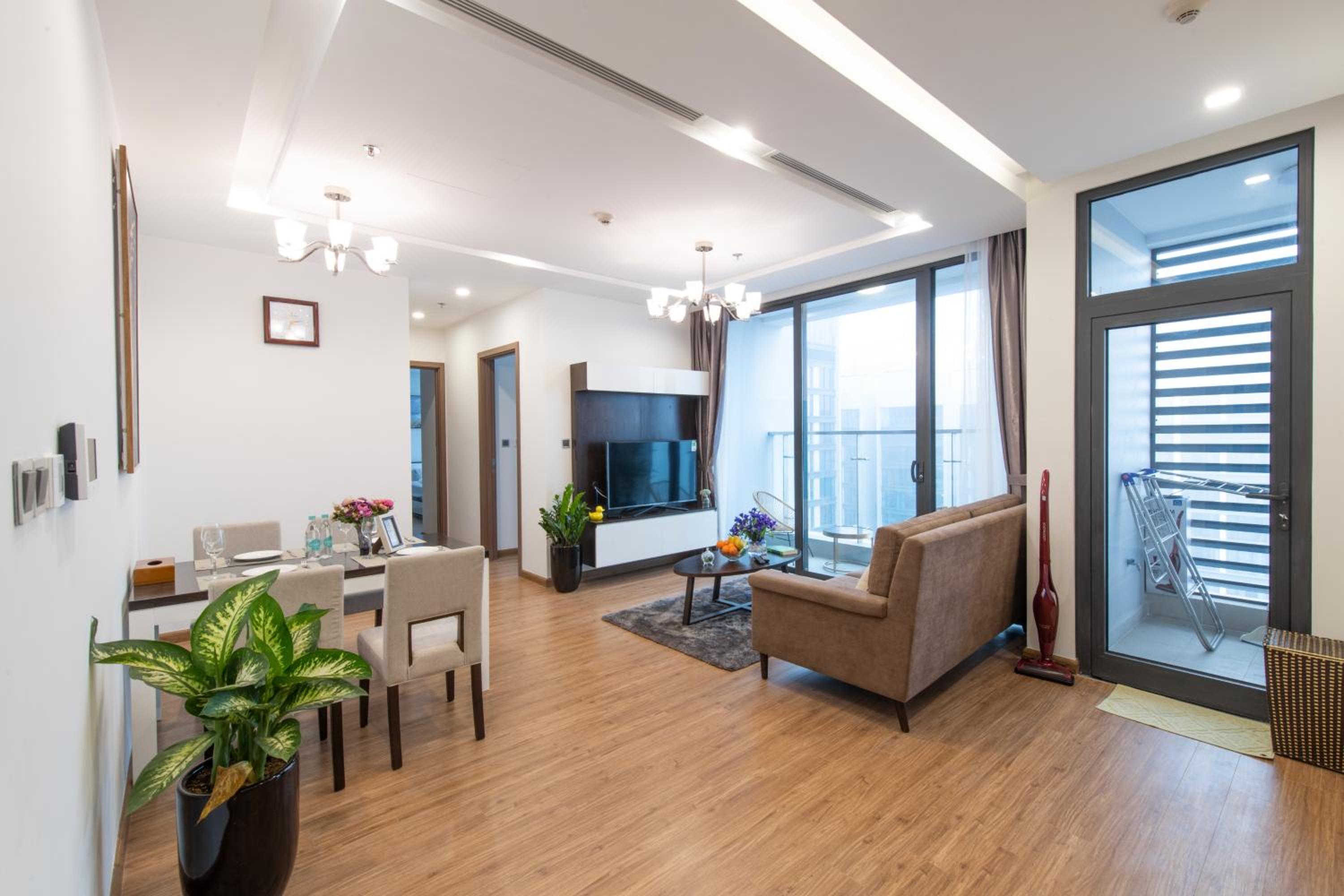 Hi-Home Suites - Vinhomes Metropolis
