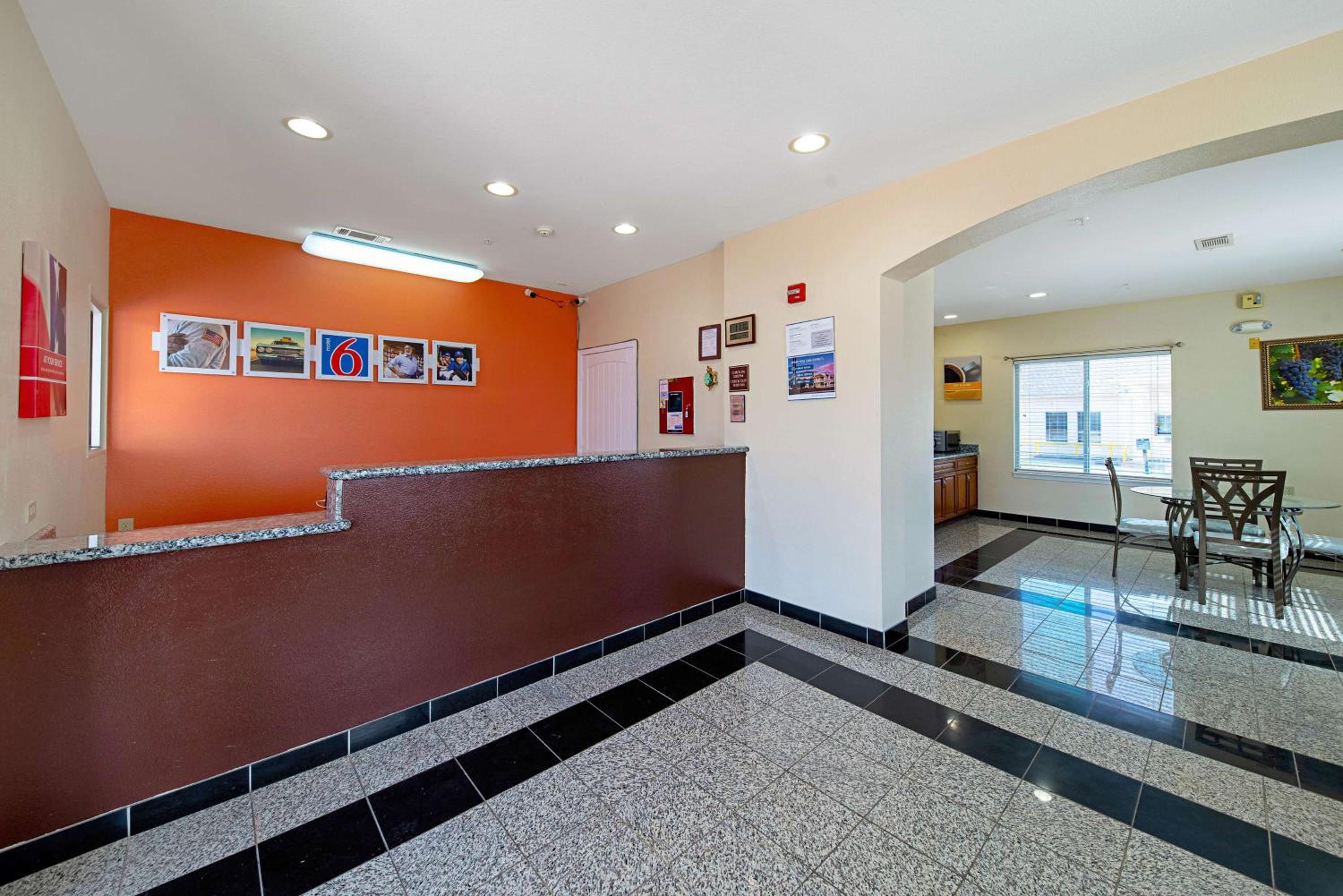 Motel 6-Rhome, TX