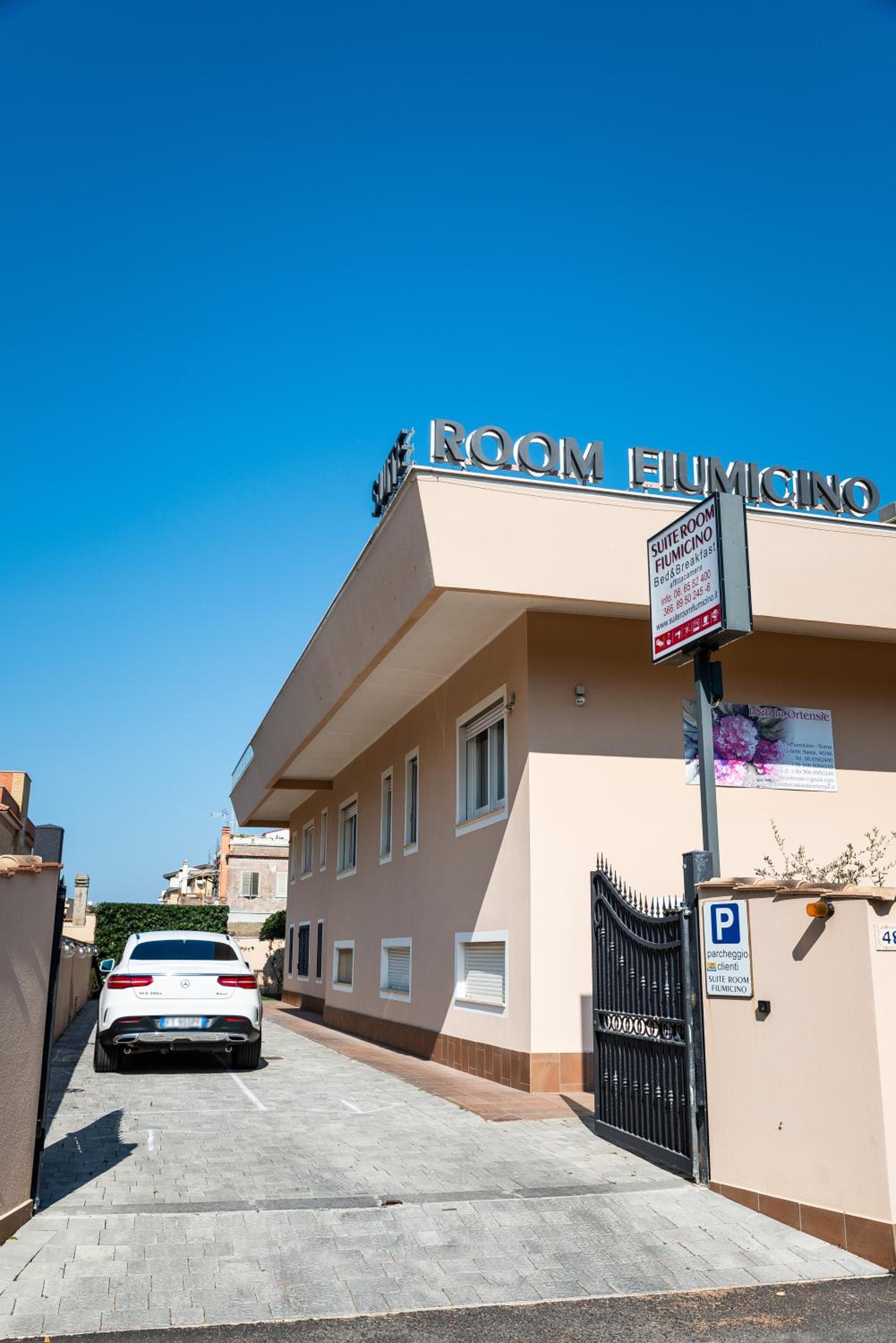 Hotel Suite Room Fiumicino - Image 1