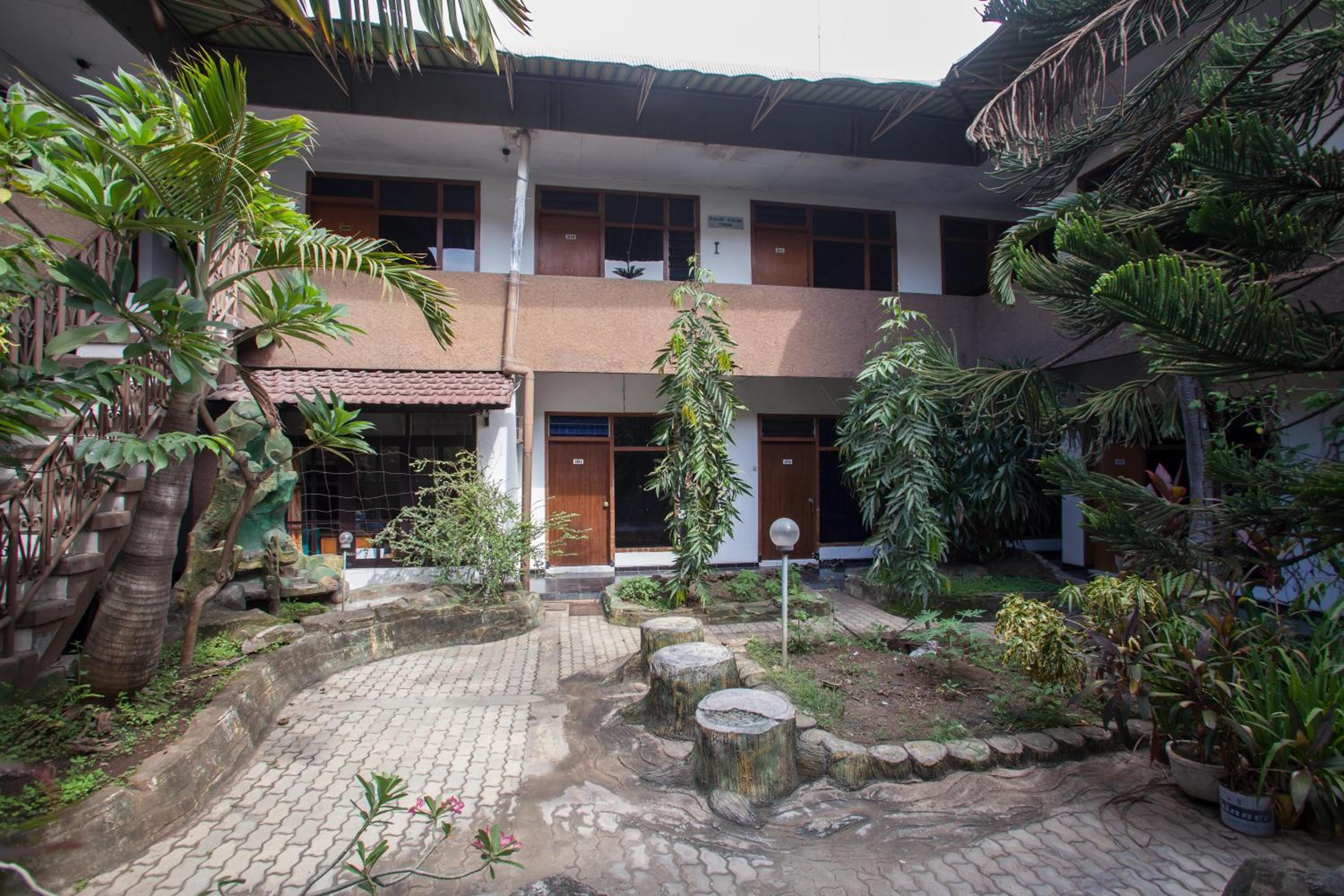 RedDoorz @ Panglima Sudirman Probolinggo view 3
