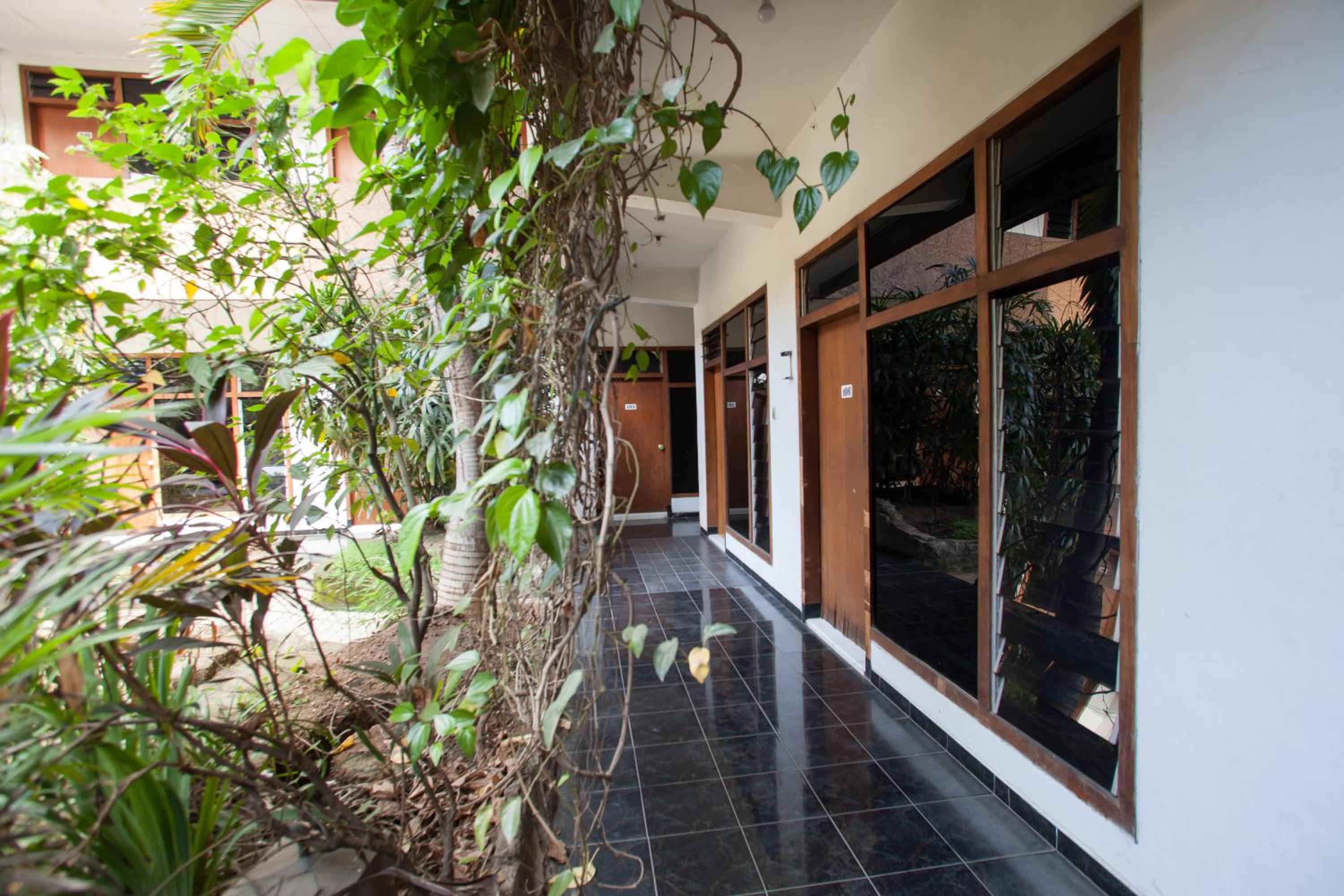 RedDoorz @ Panglima Sudirman Probolinggo view 4