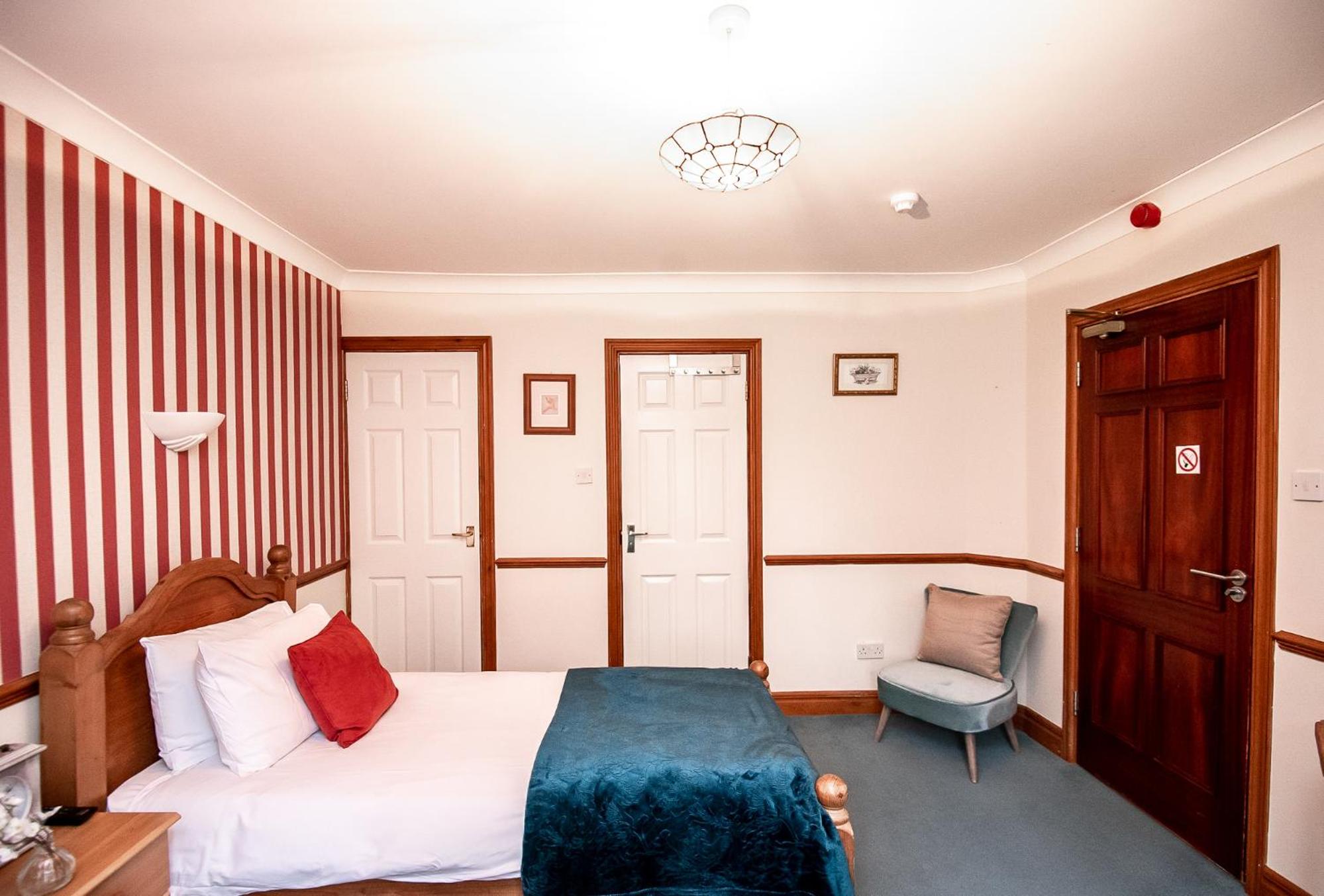 Trivelles Waterhall Country Gatwick Hotel & airport parking