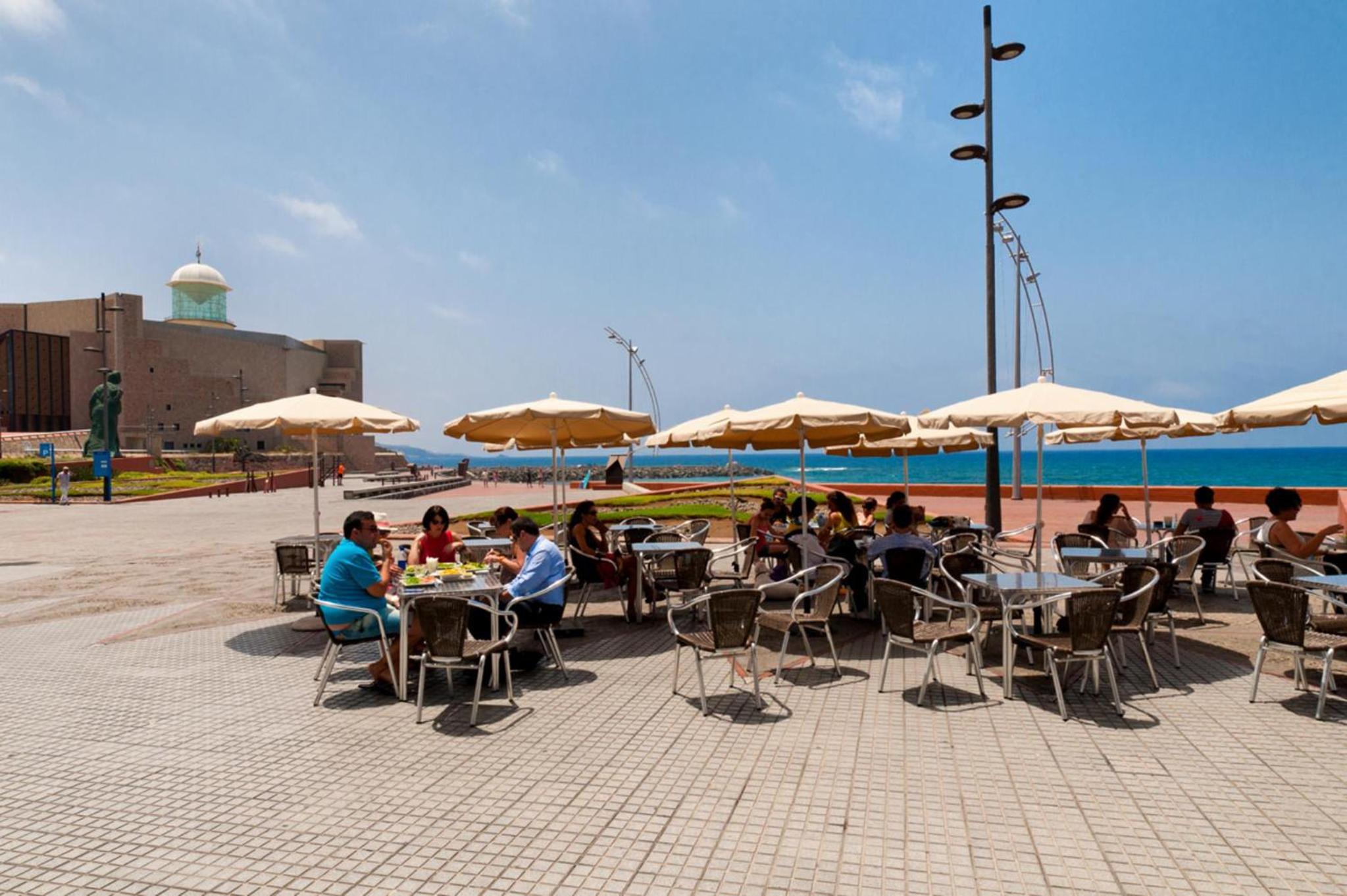 Las Canteras Seafront Apartment by VillaGranCanaria view 4