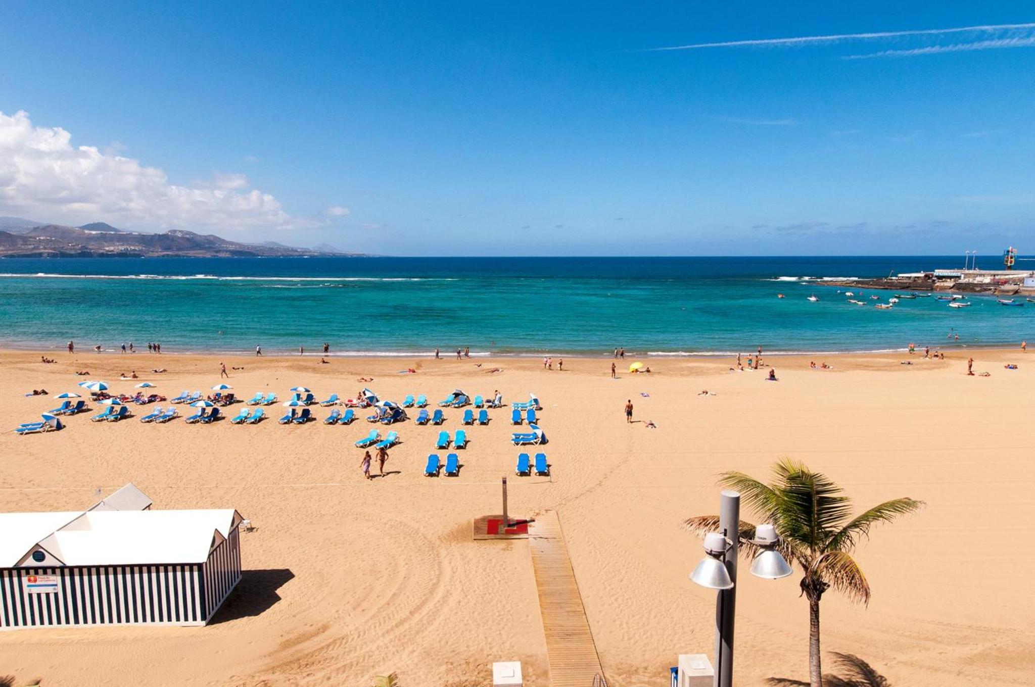 Las Canteras Seafront Apartment by VillaGranCanaria view 5