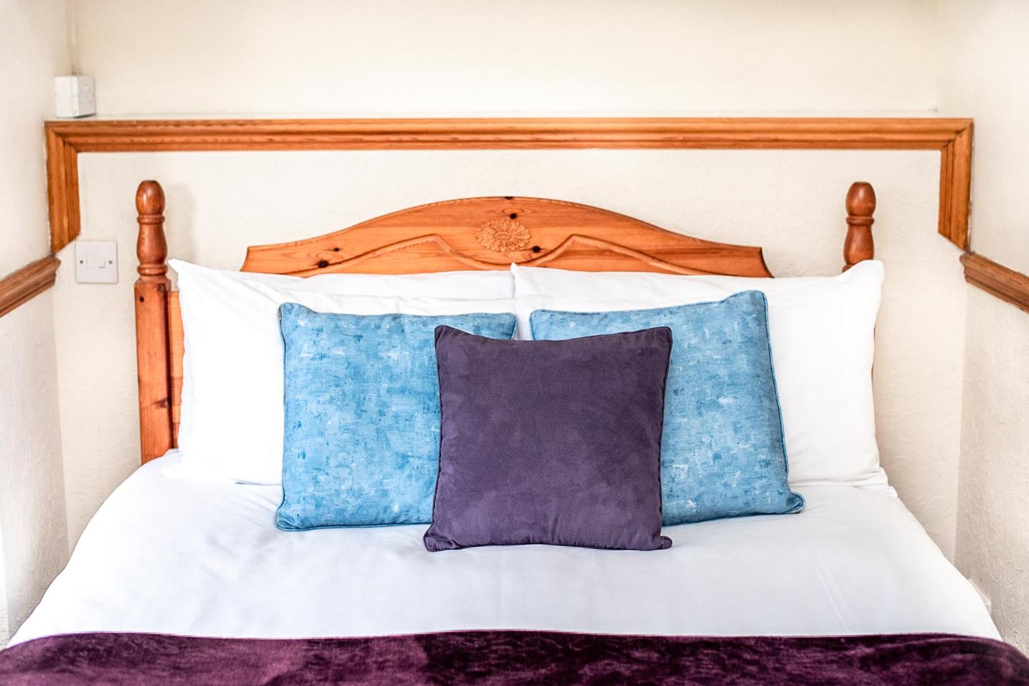 Trivelles Waterhall Country Gatwick Hotel & airport parking