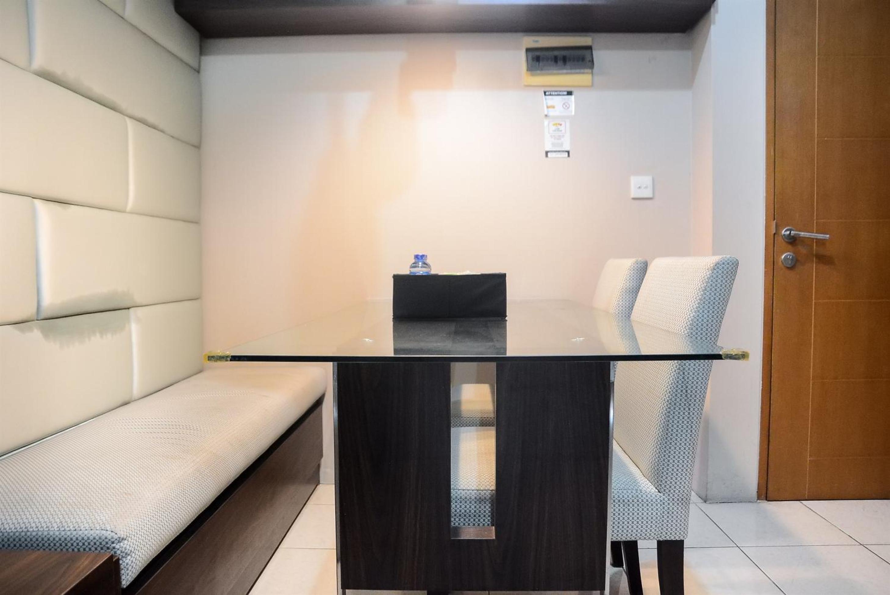 Great Location 2BR Maple Park Sunter Apartment By Travelio, 자카르타 - 12