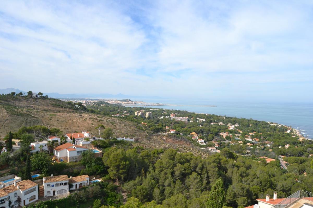 Ana LOCDENIA photo 4