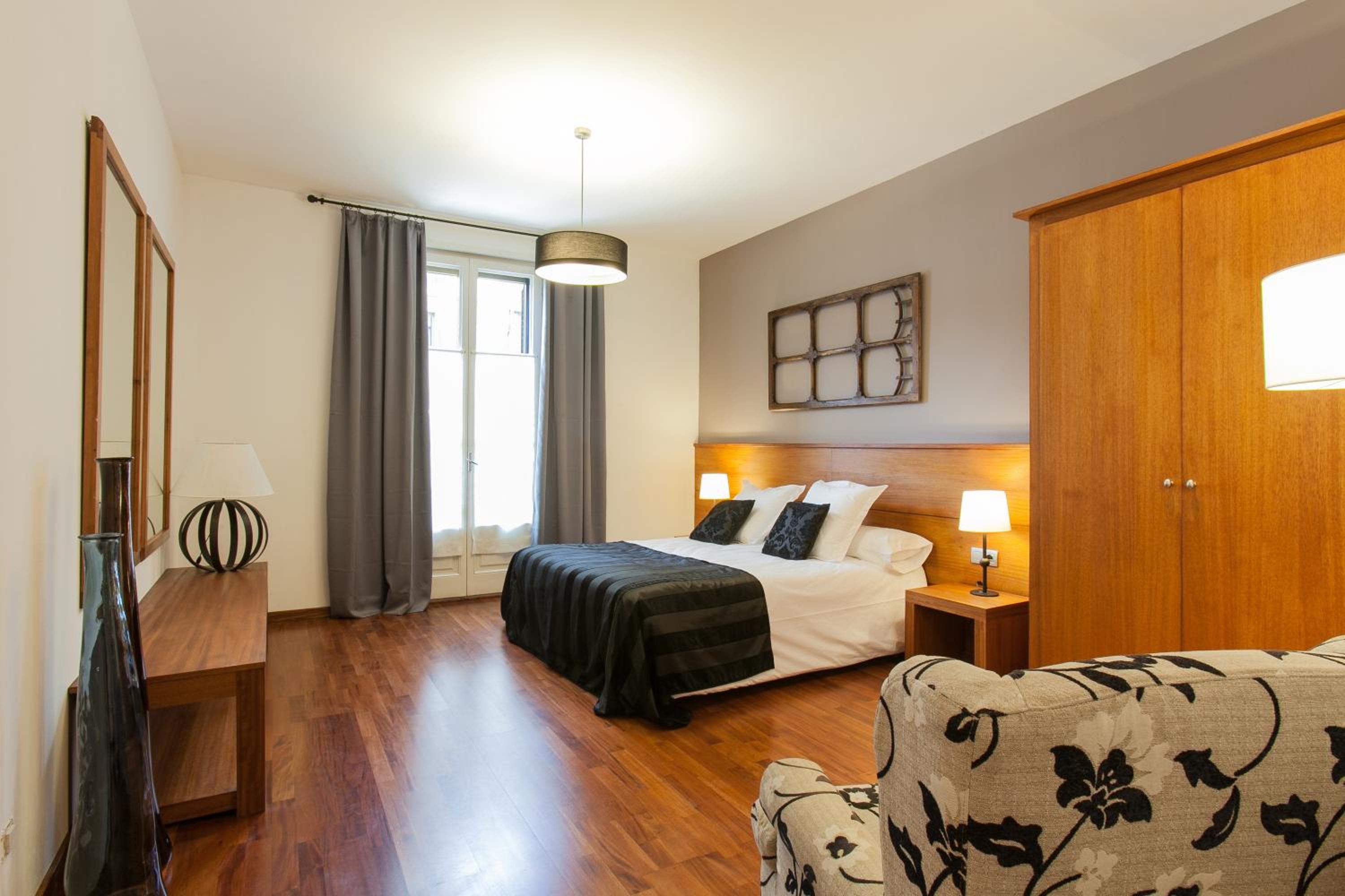 Serennia Apartamentos Ramblas - Plaça Catalunya