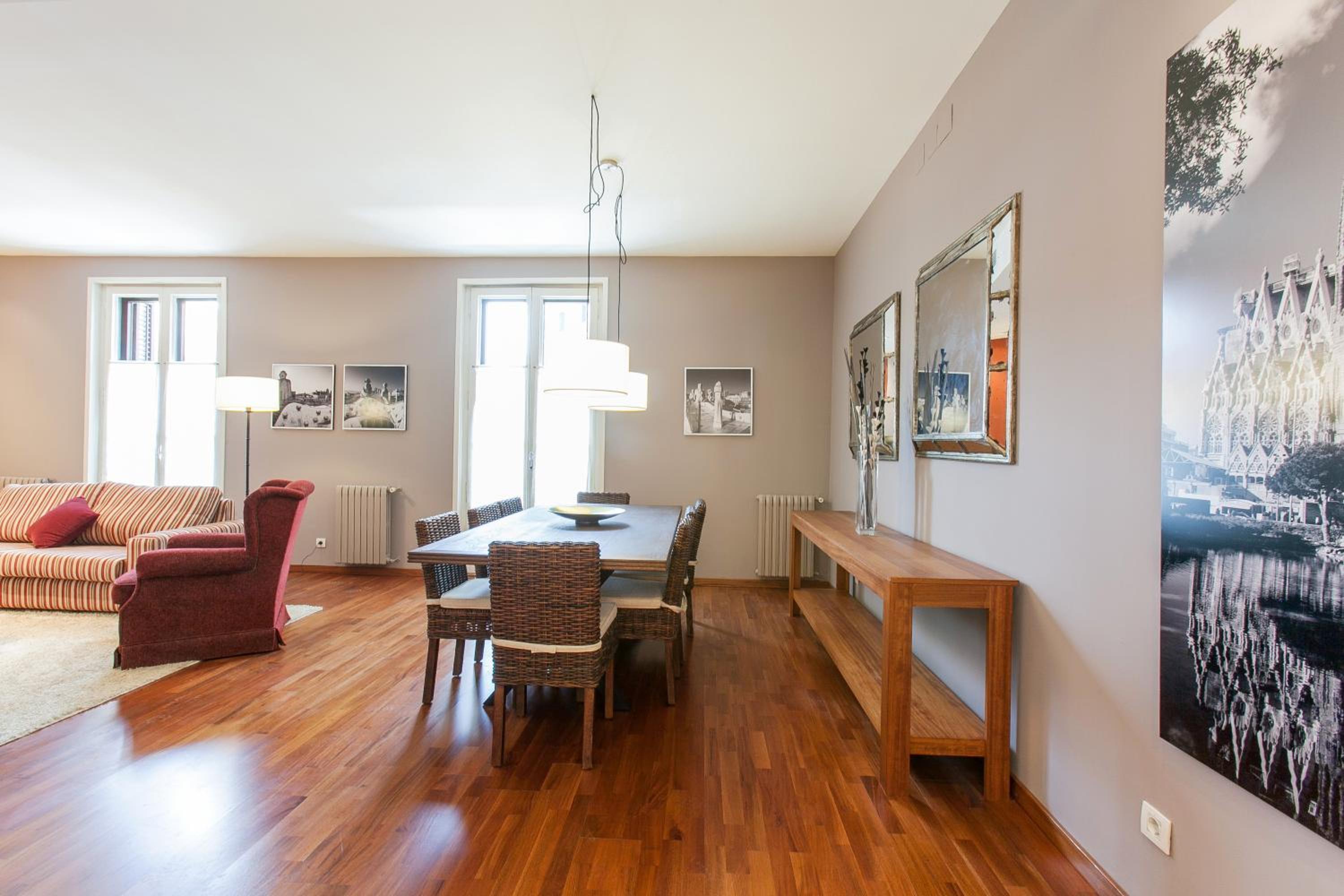 Serennia Apartamentos Ramblas - Plaça Catalunya