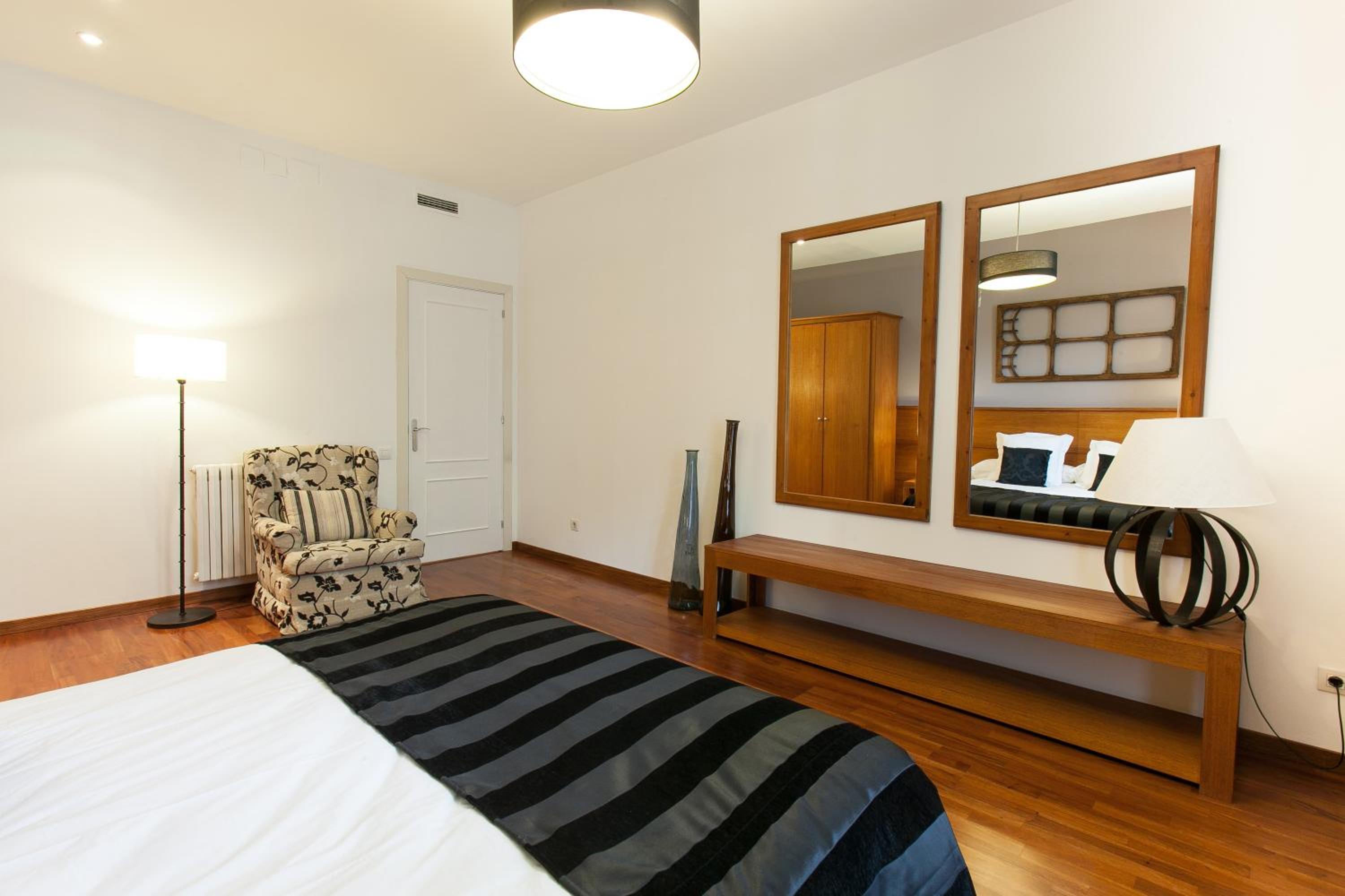Serennia Apartamentos Ramblas - Plaça Catalunya