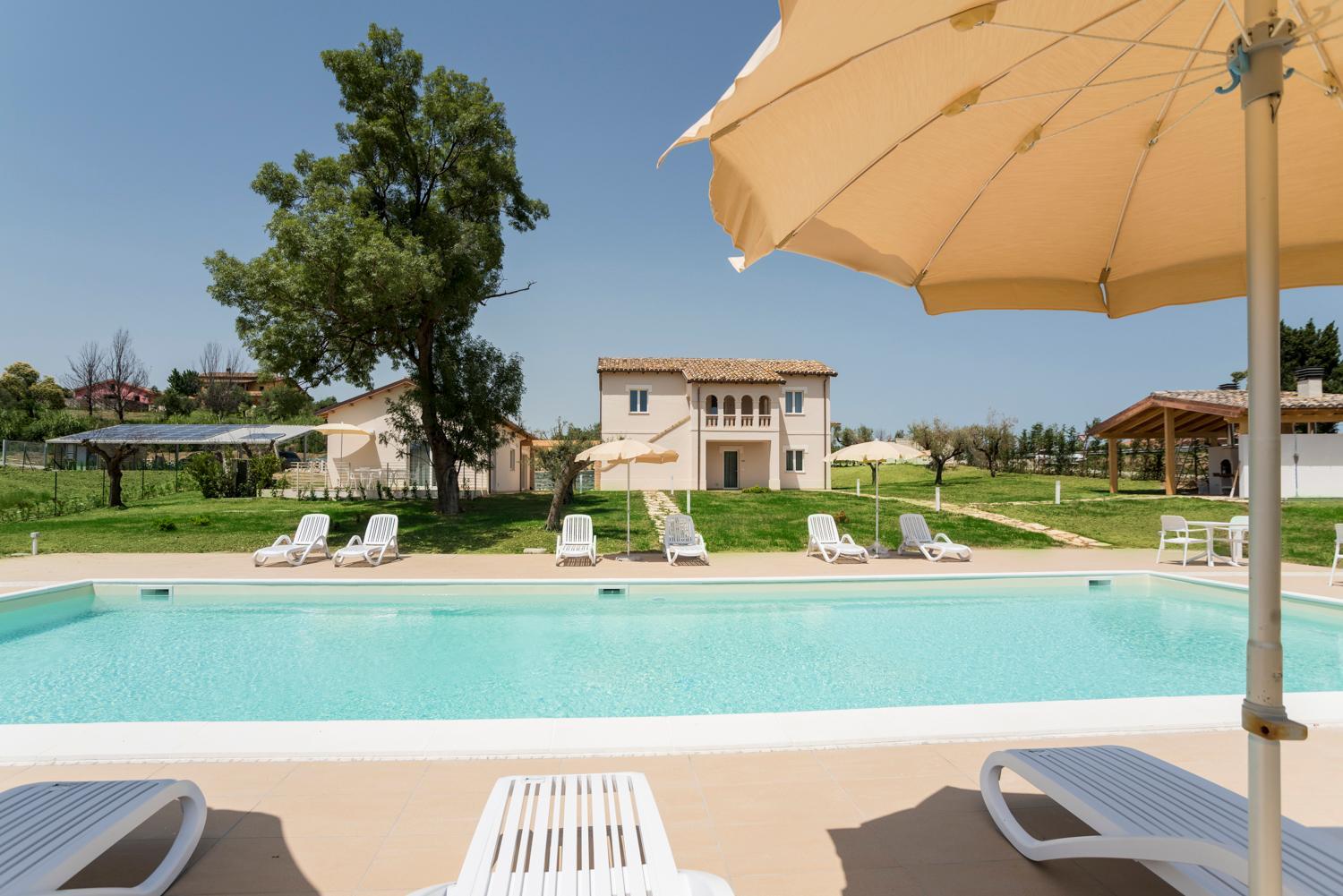 Villa Milli en Notaresco — recepcion & lobby