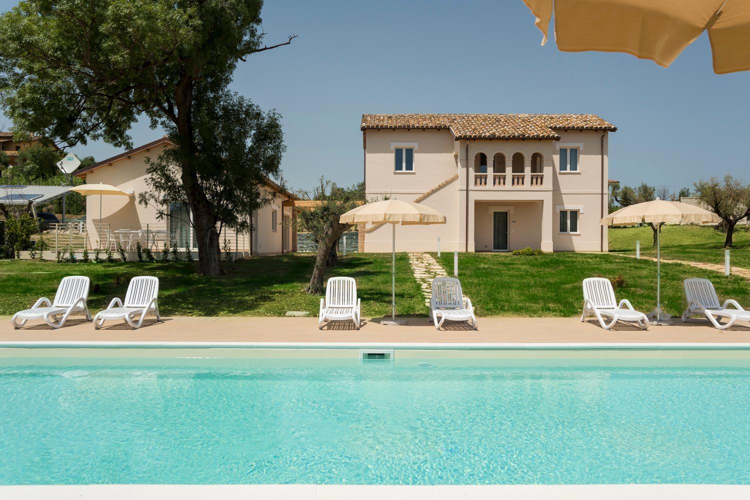 Villa Milli en Notaresco — recepcion & lobby