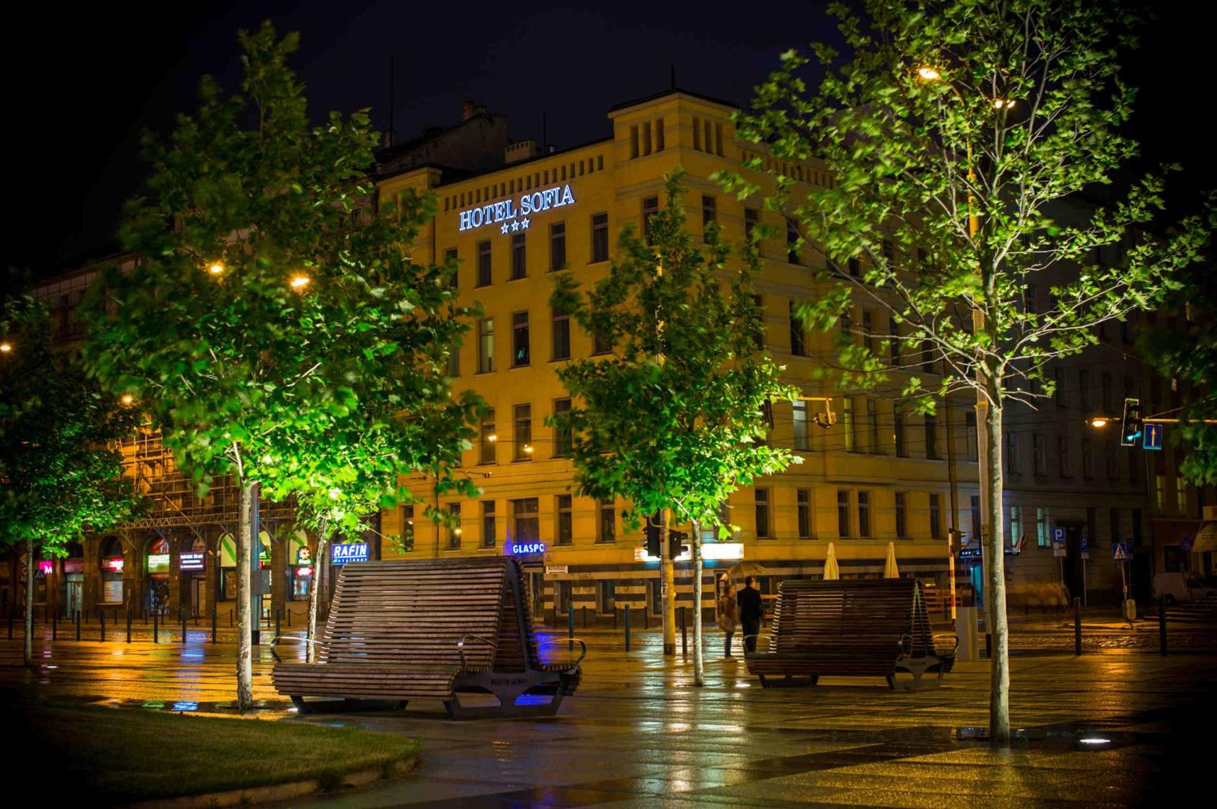 Hotel Sofia by The Railway Station Wroclaw - Image 1